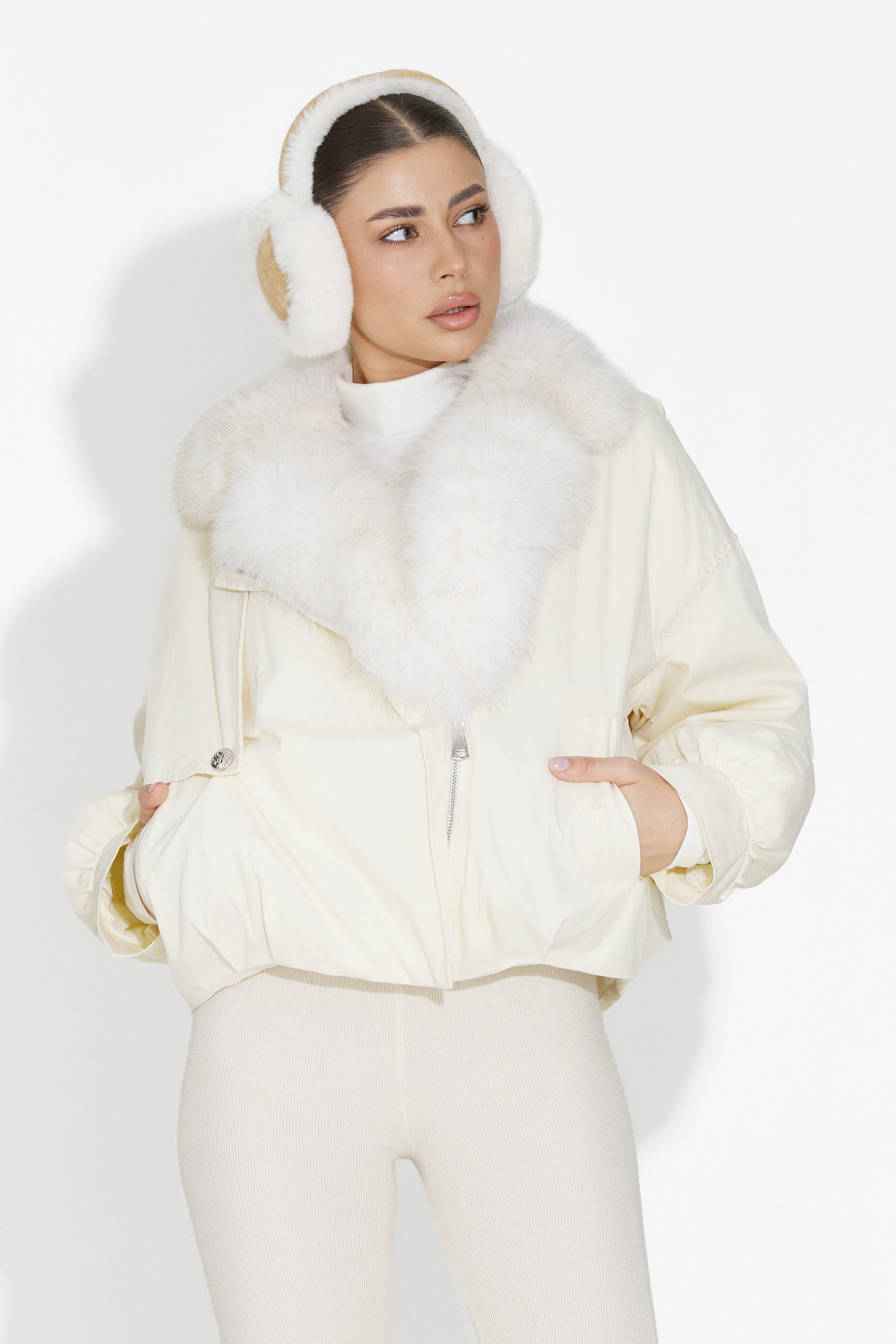 Дамско кежуал бежово яке Eriora Bogas