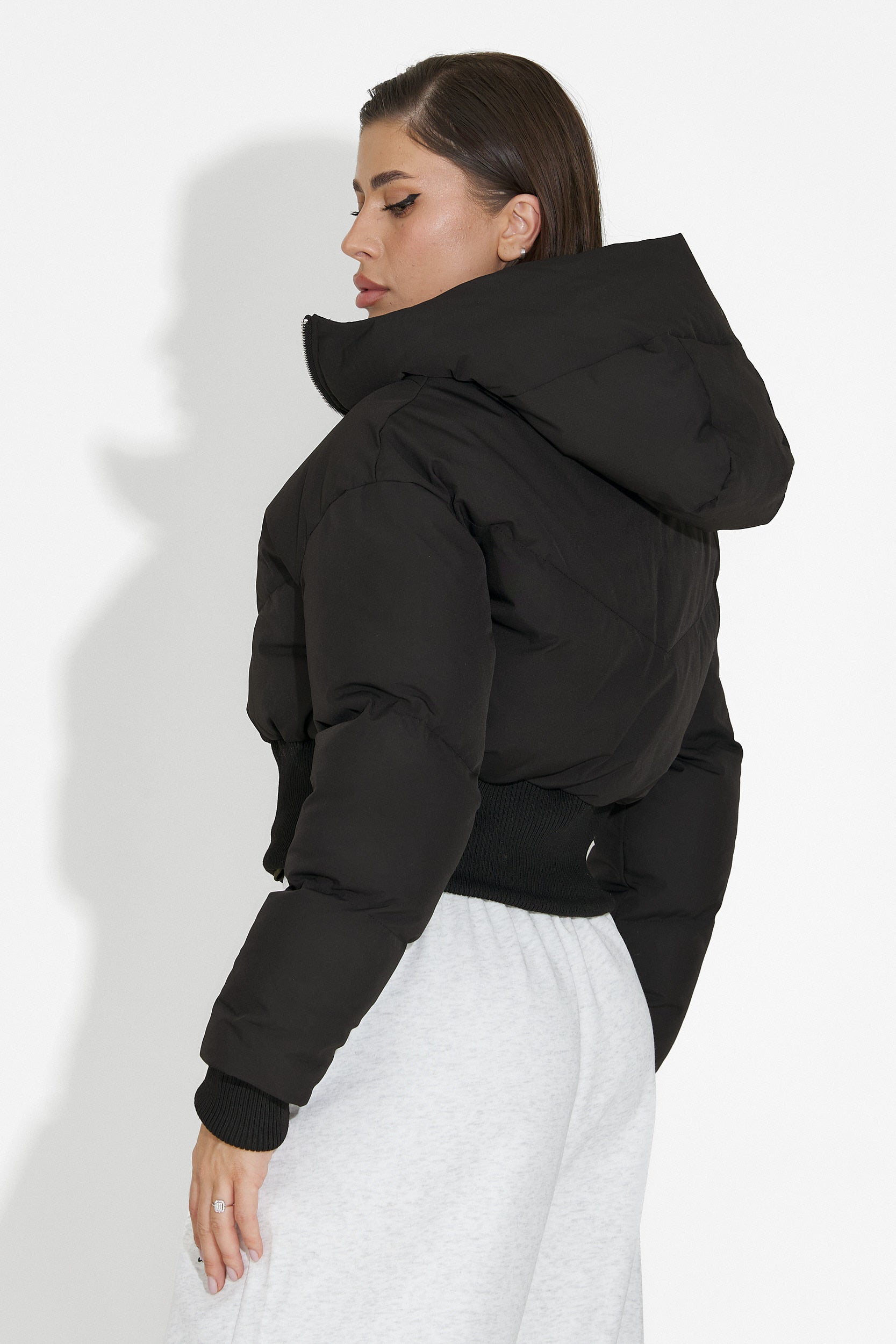 Черно дамско спортно яке Lumaya Bogas
