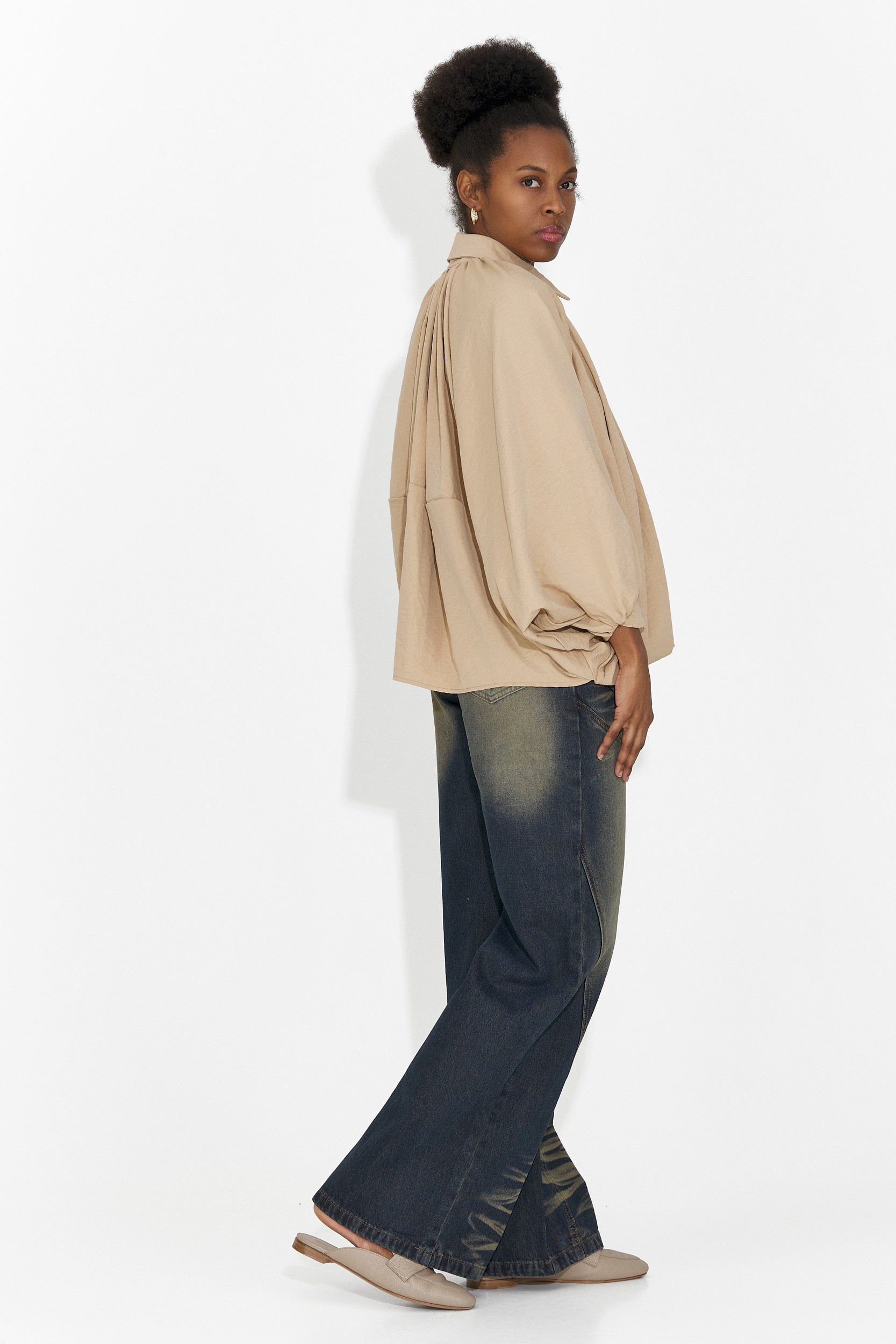 Дамско ежедневно яке бежово Yasminia Bogas