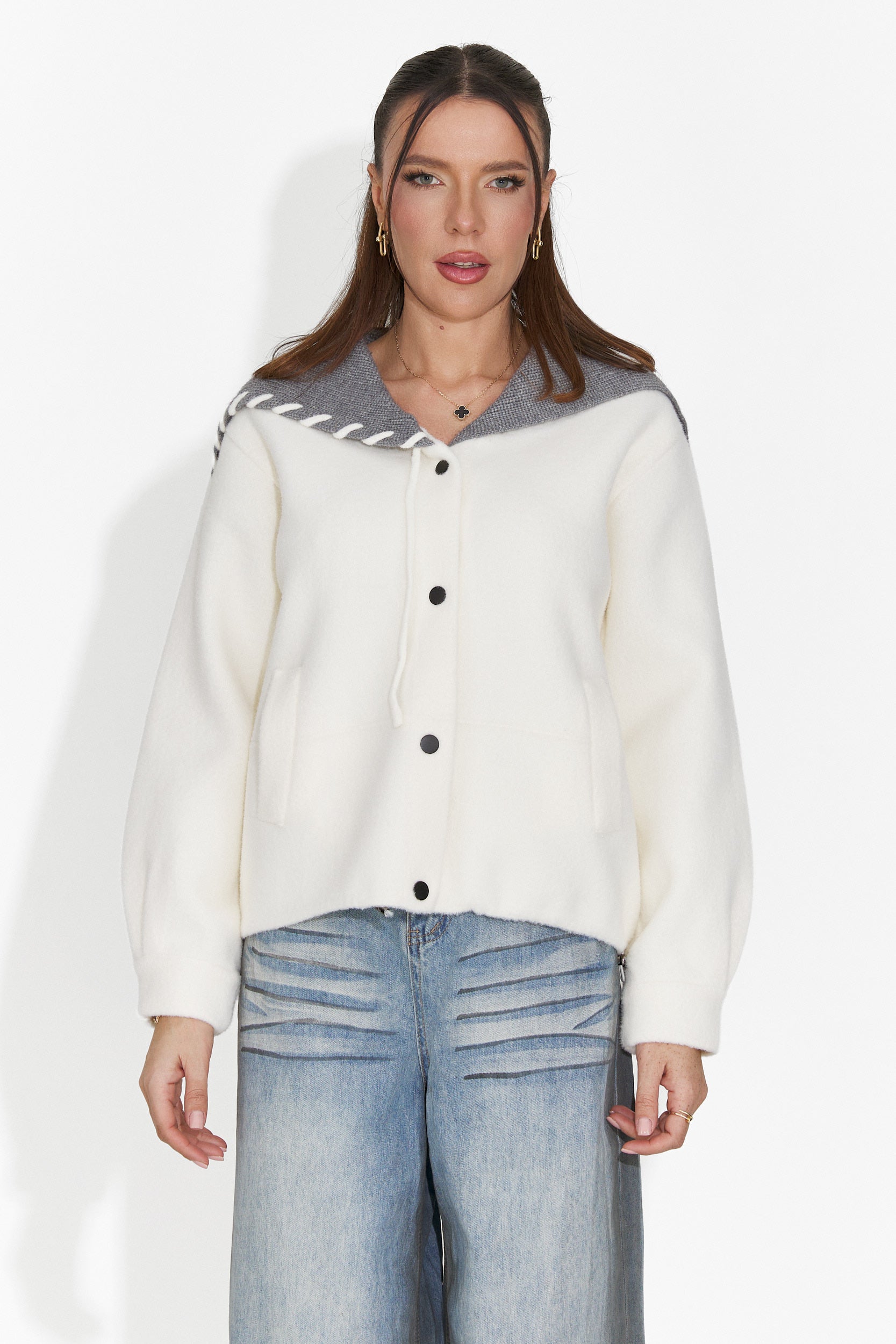 Елегантно дамско яке в кремав цвят Agapia Bogas