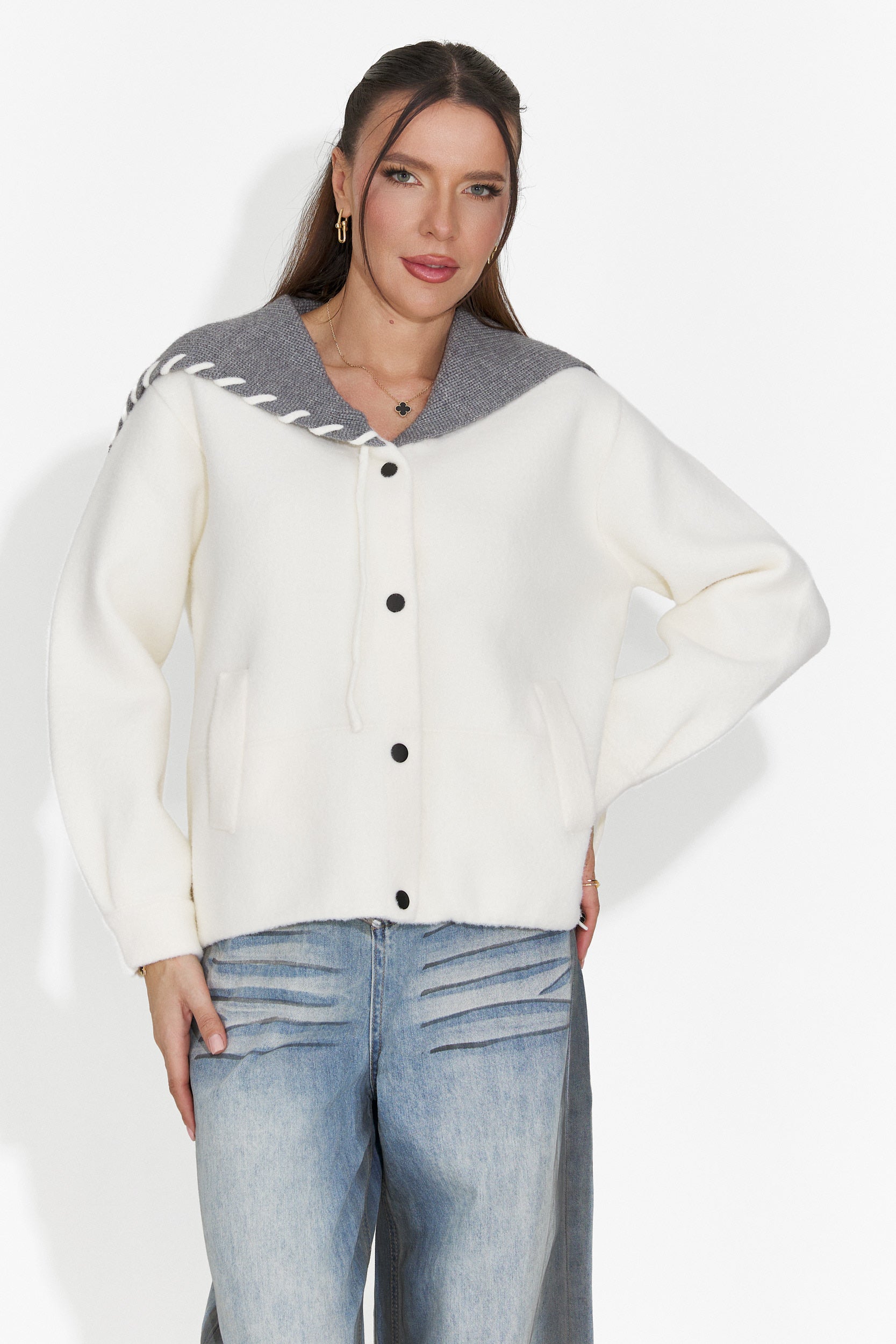 Елегантно дамско яке в кремав цвят Agapia Bogas