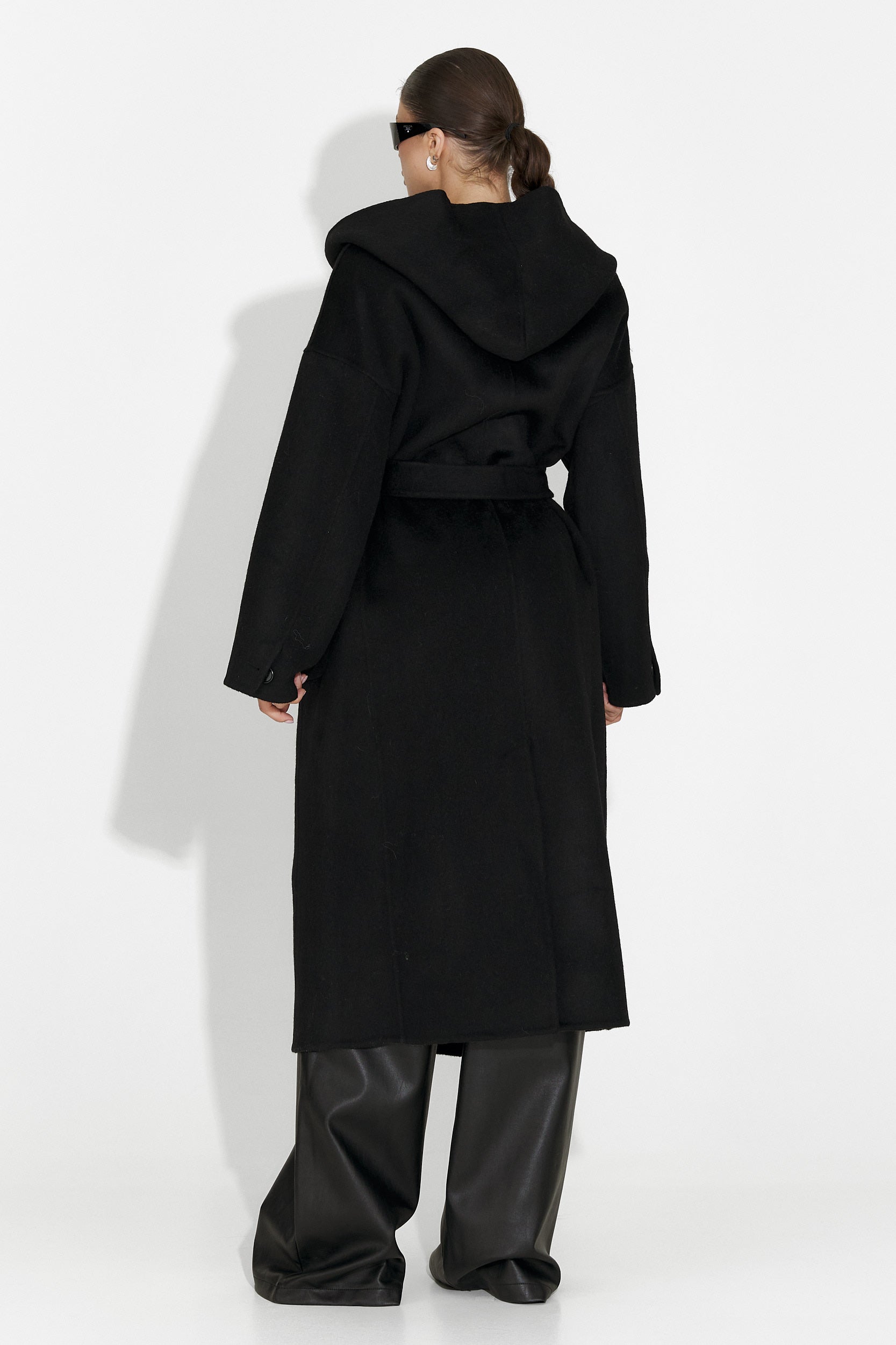 Елегантно дамско палто в черно от Carivana Bogas