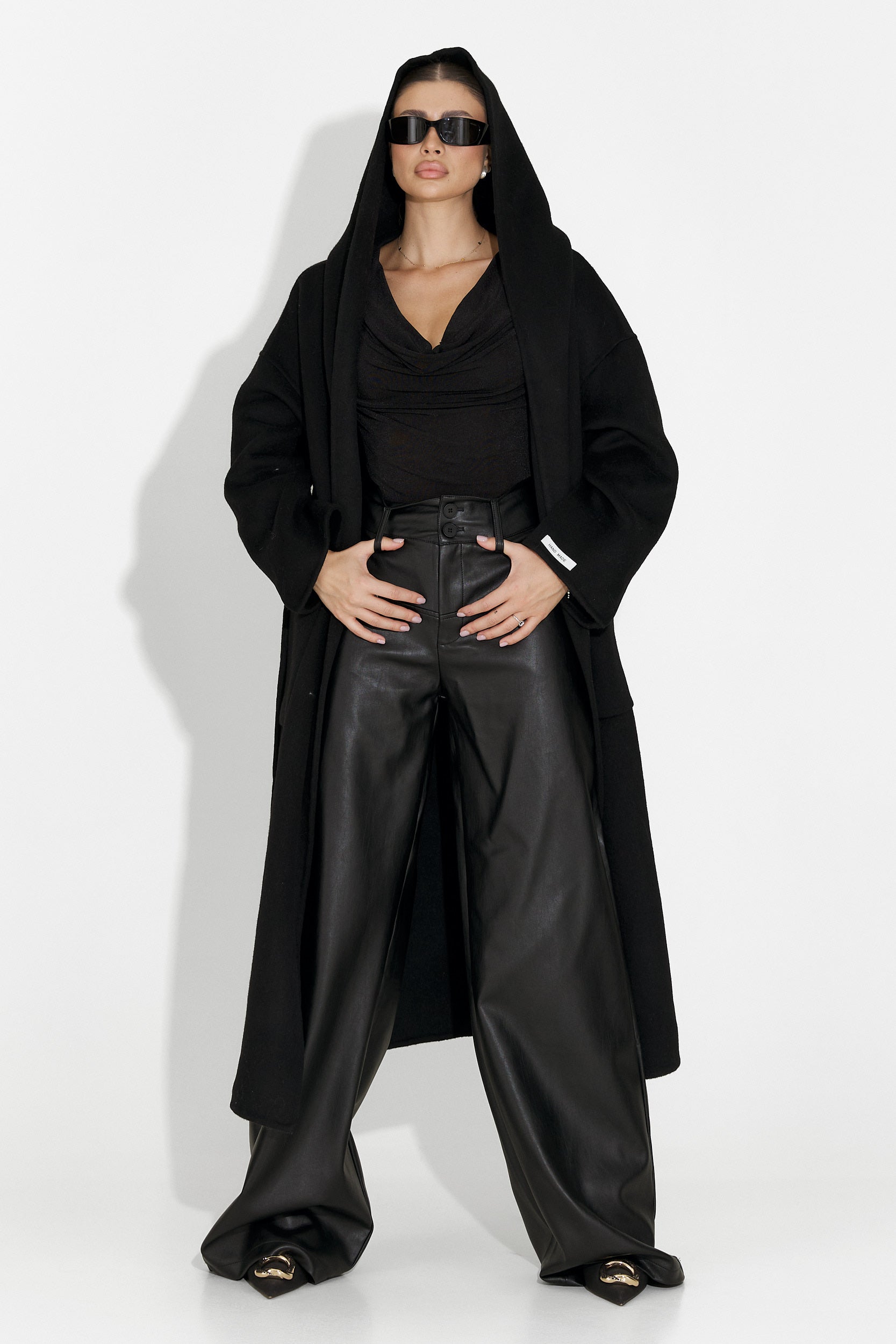 Елегантно дамско палто в черно от Carivana Bogas