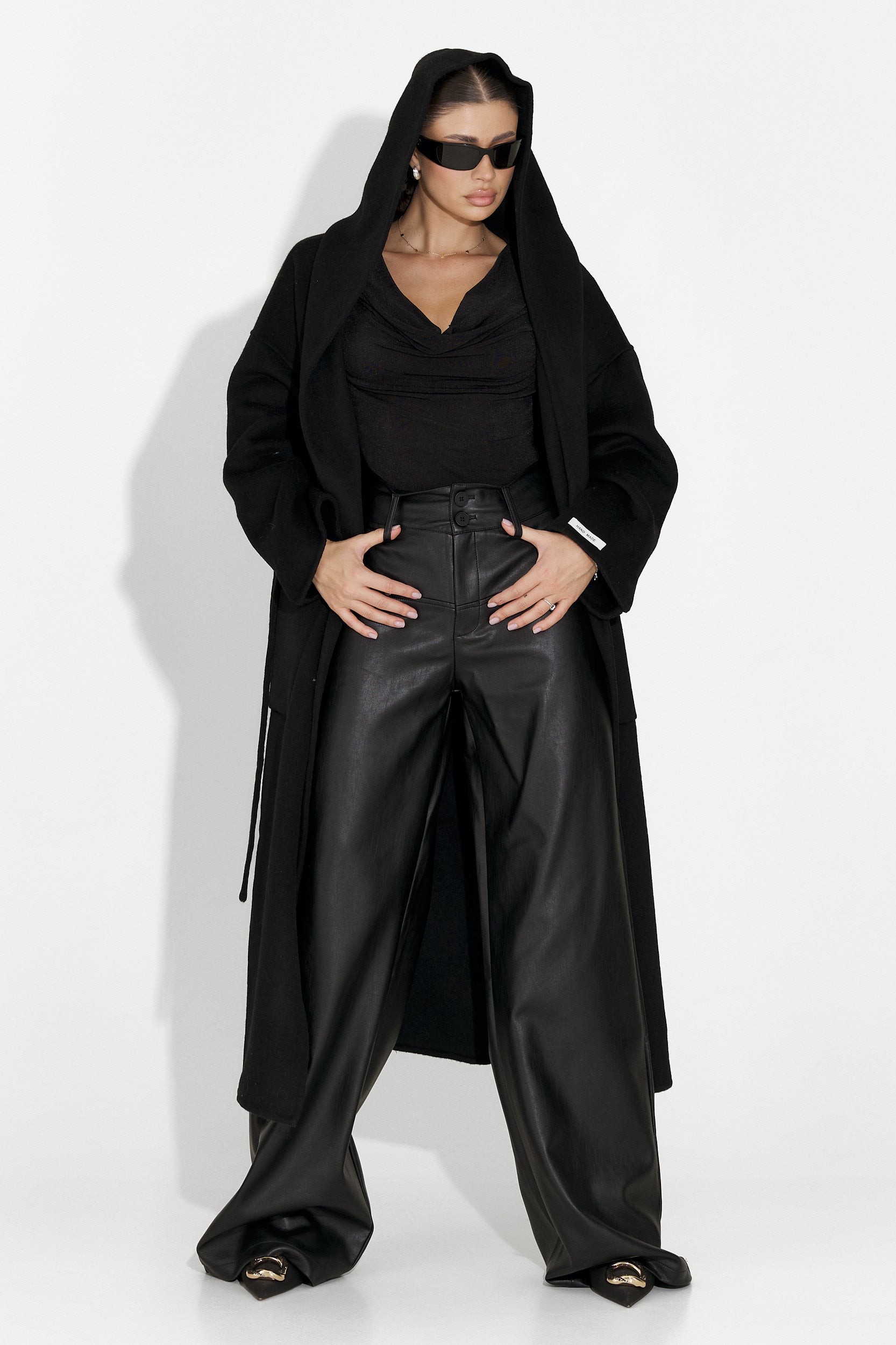 Елегантно дамско палто в черно от Carivana Bogas