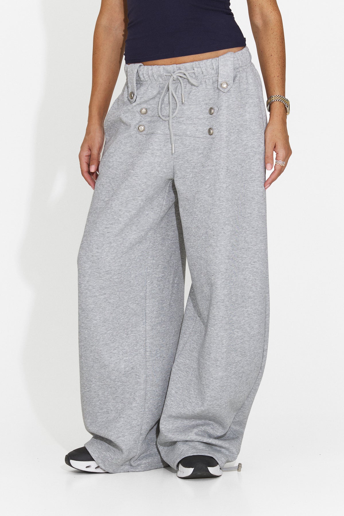 Pantaloni casual gri Valadzora Bogas