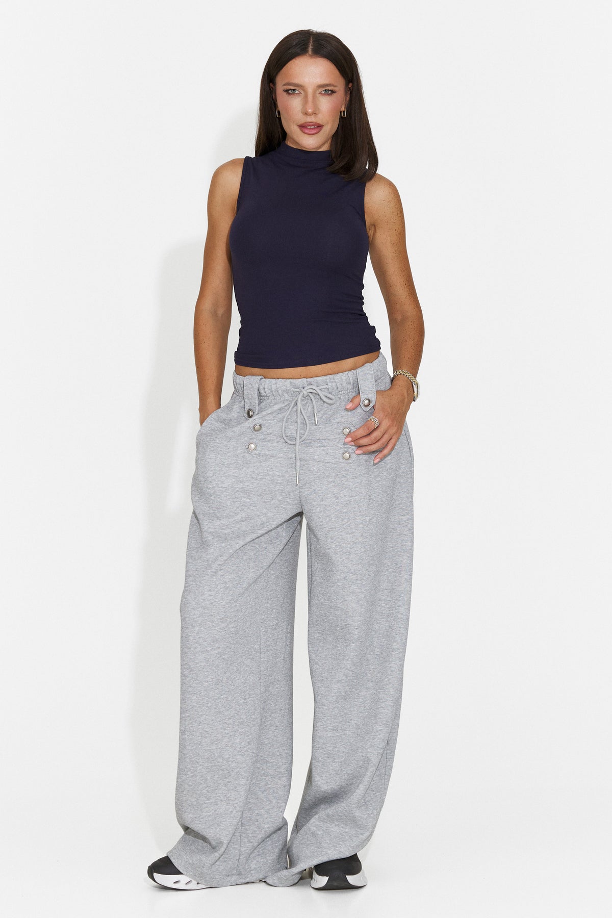 Pantaloni casual gri Valadzora Bogas