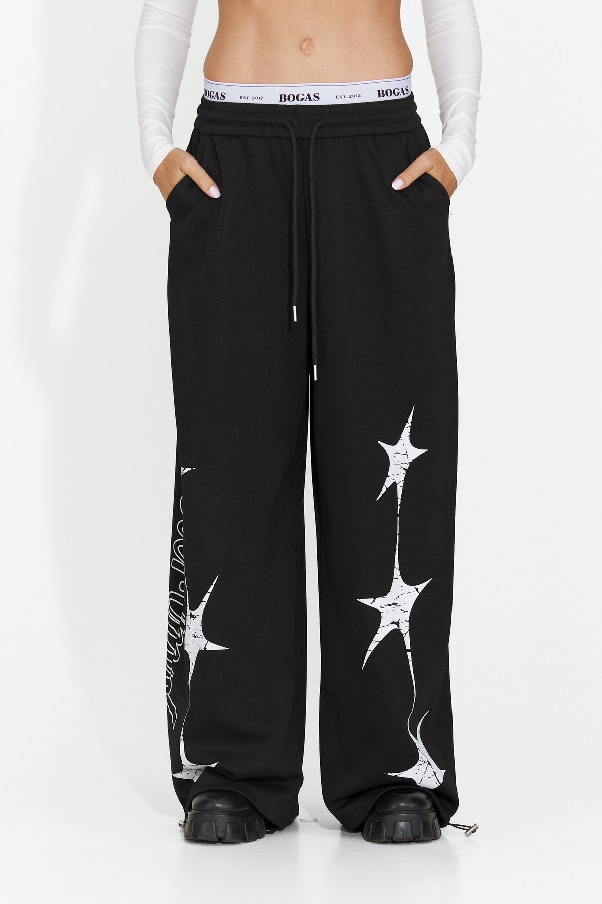 Pantaloni casual negri Riraiara Bogas