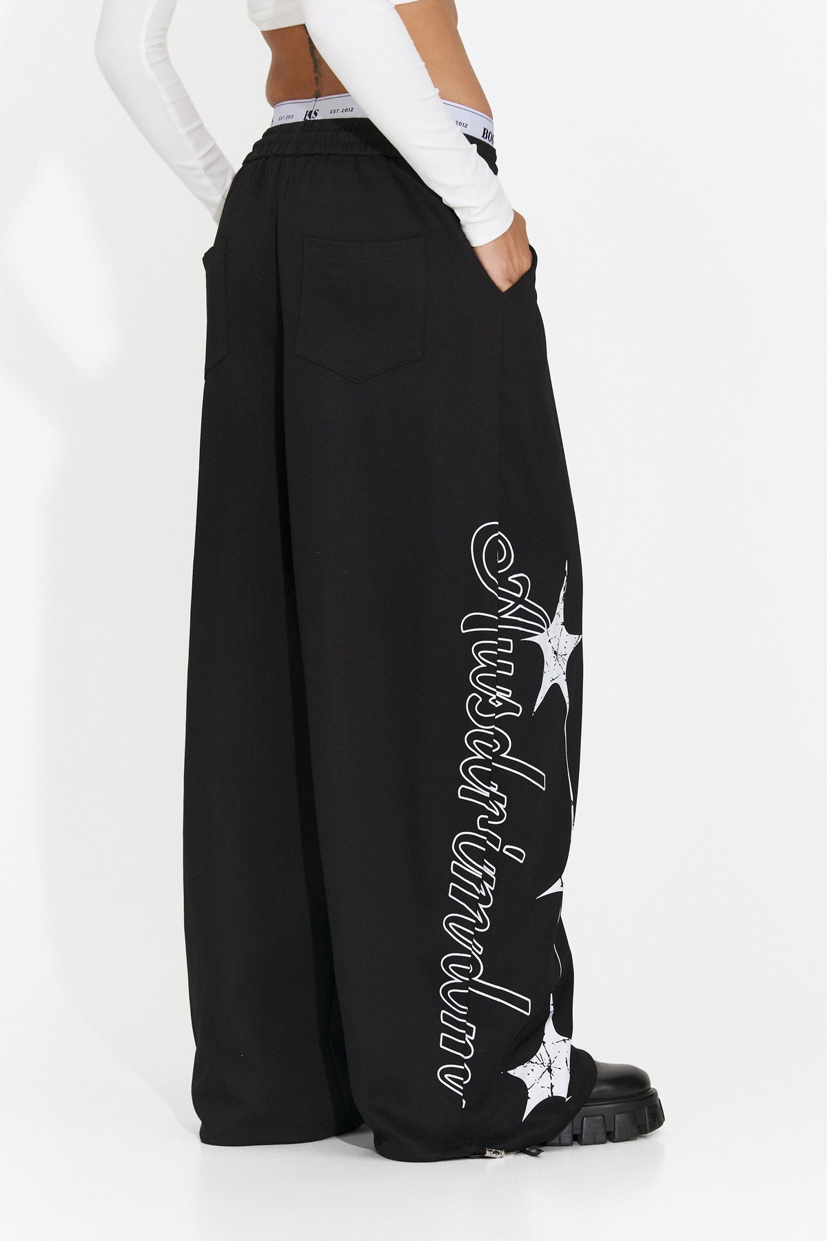 Pantaloni casual negri Riraiara Bogas