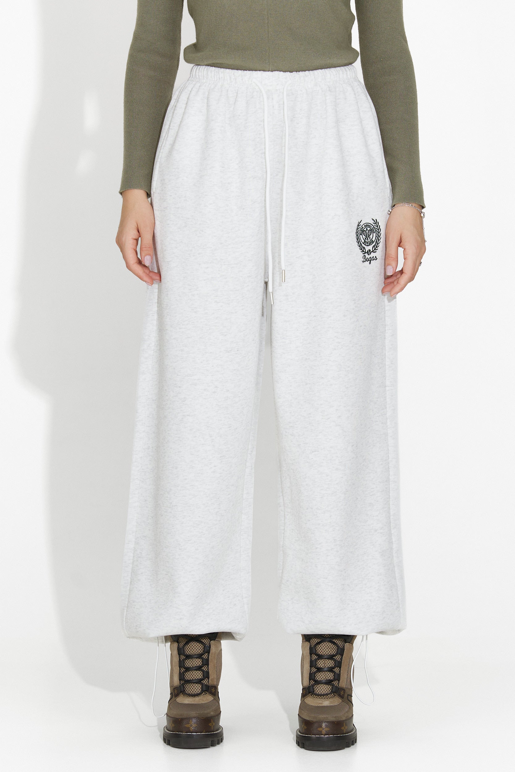 Дамски спортни панталони в сиво Novirene Bogas