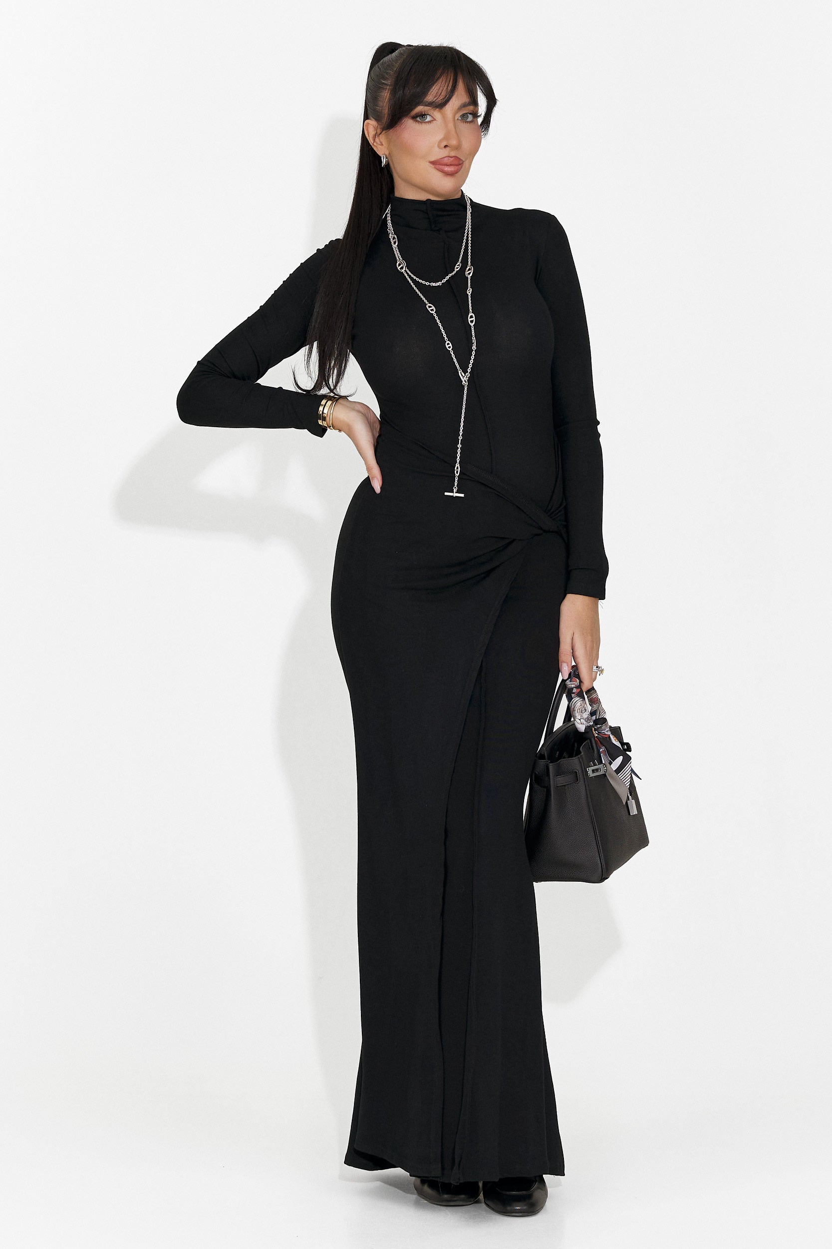 Дълга черна дамска рокля на Шарита Богас