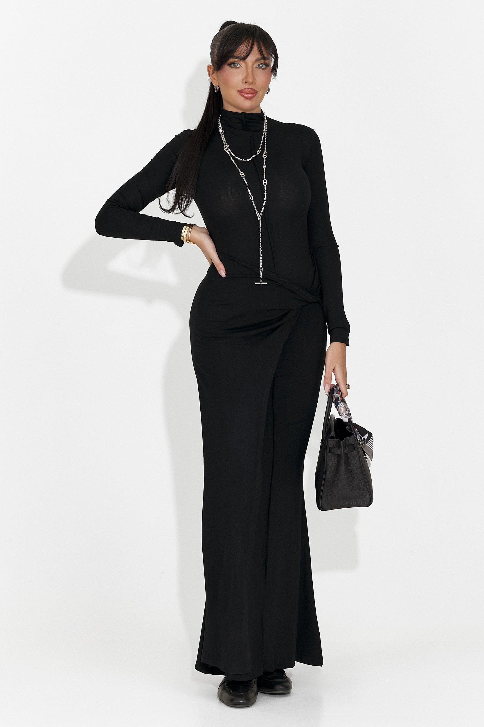 Дълга черна дамска рокля на Шарита Богас