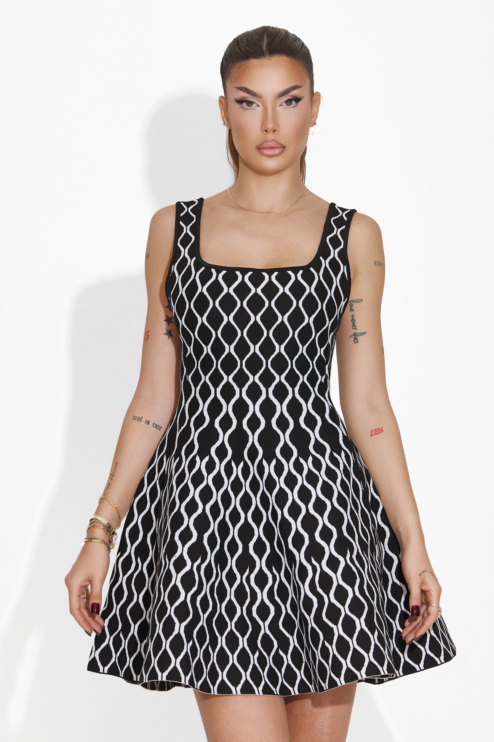 Елегантна къса дамска рокля в черно Shirma Bogas