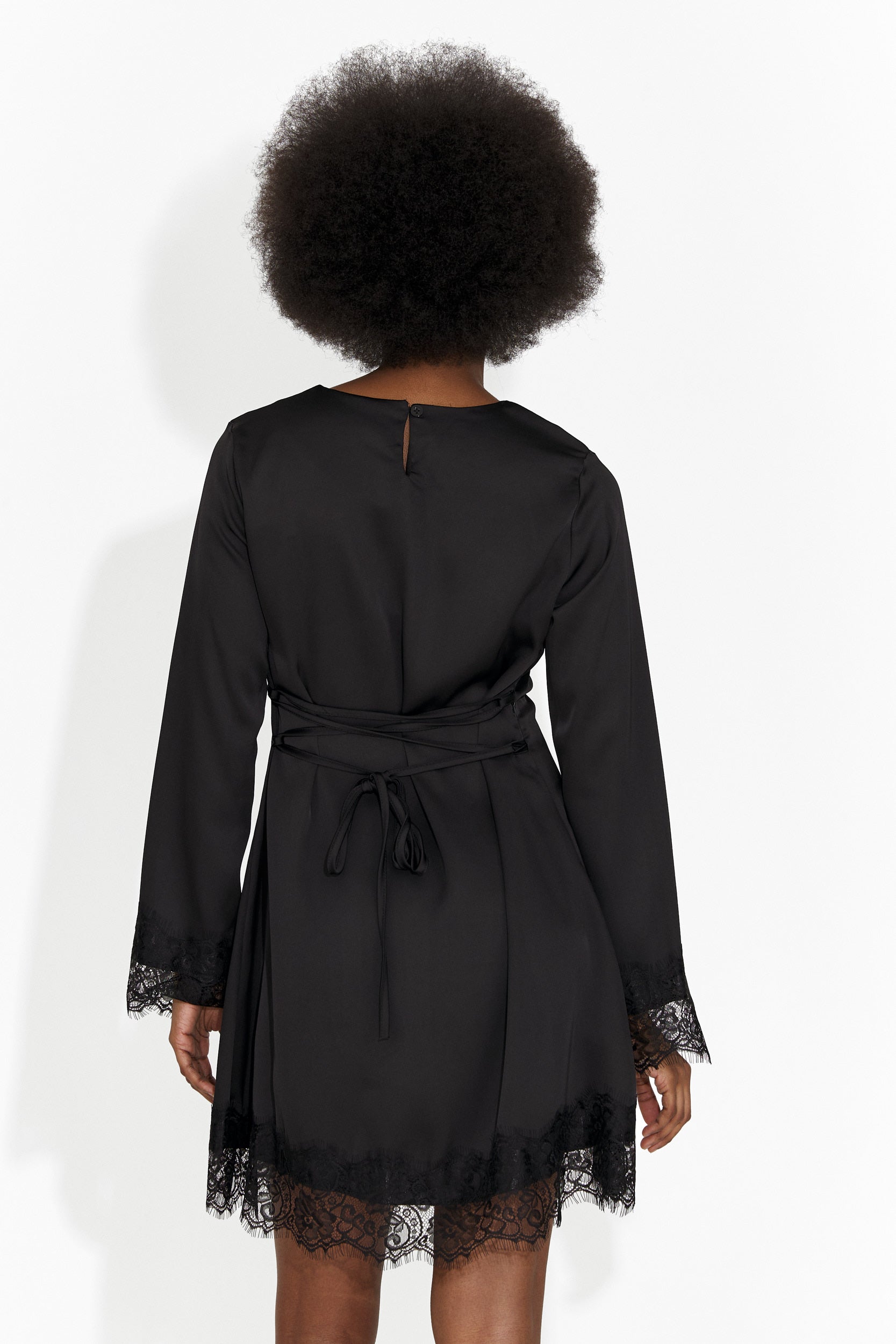 Къса черна дамска рокля Olmaria Bogas