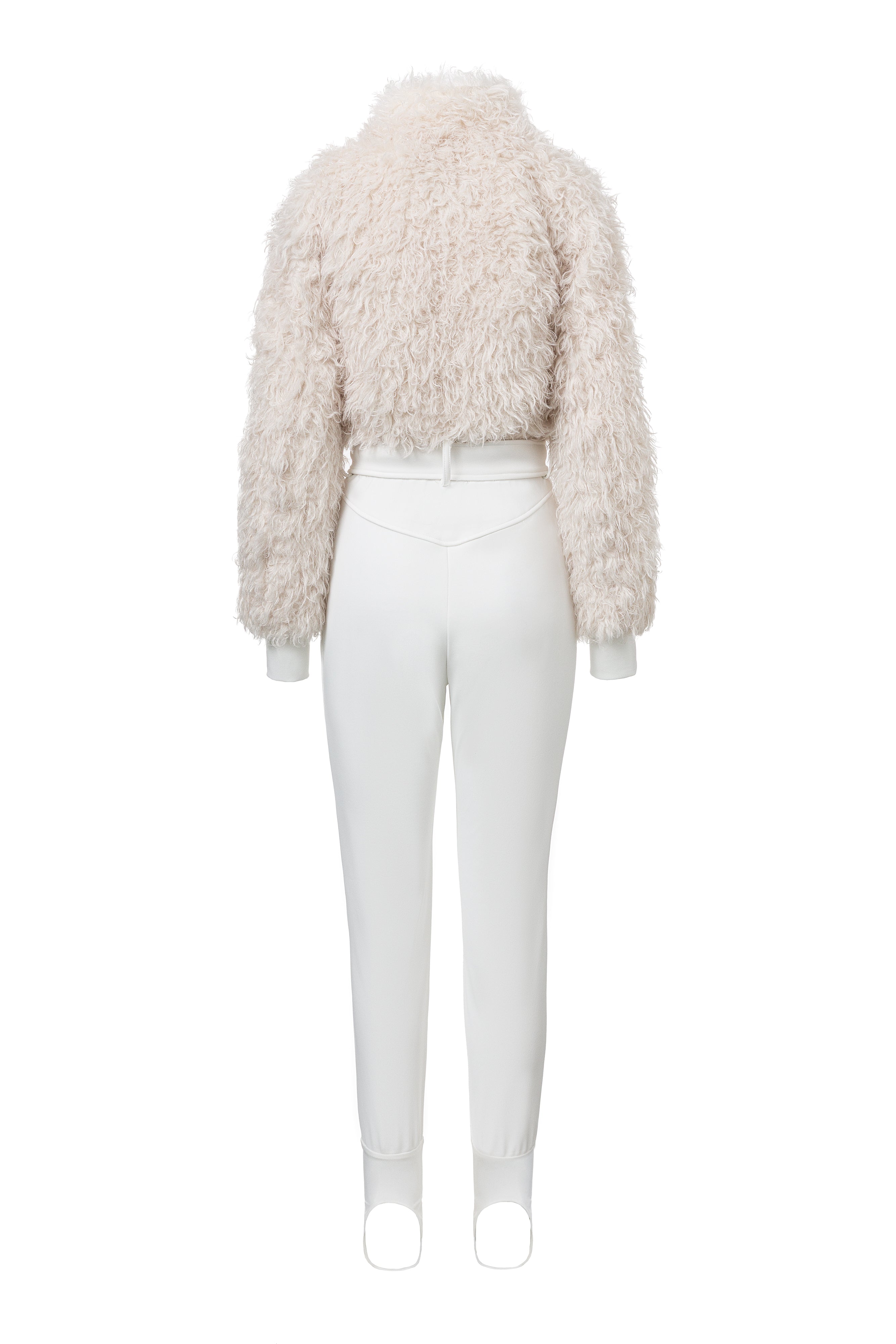 Алисия Богас в случаен бял ски комбинезон