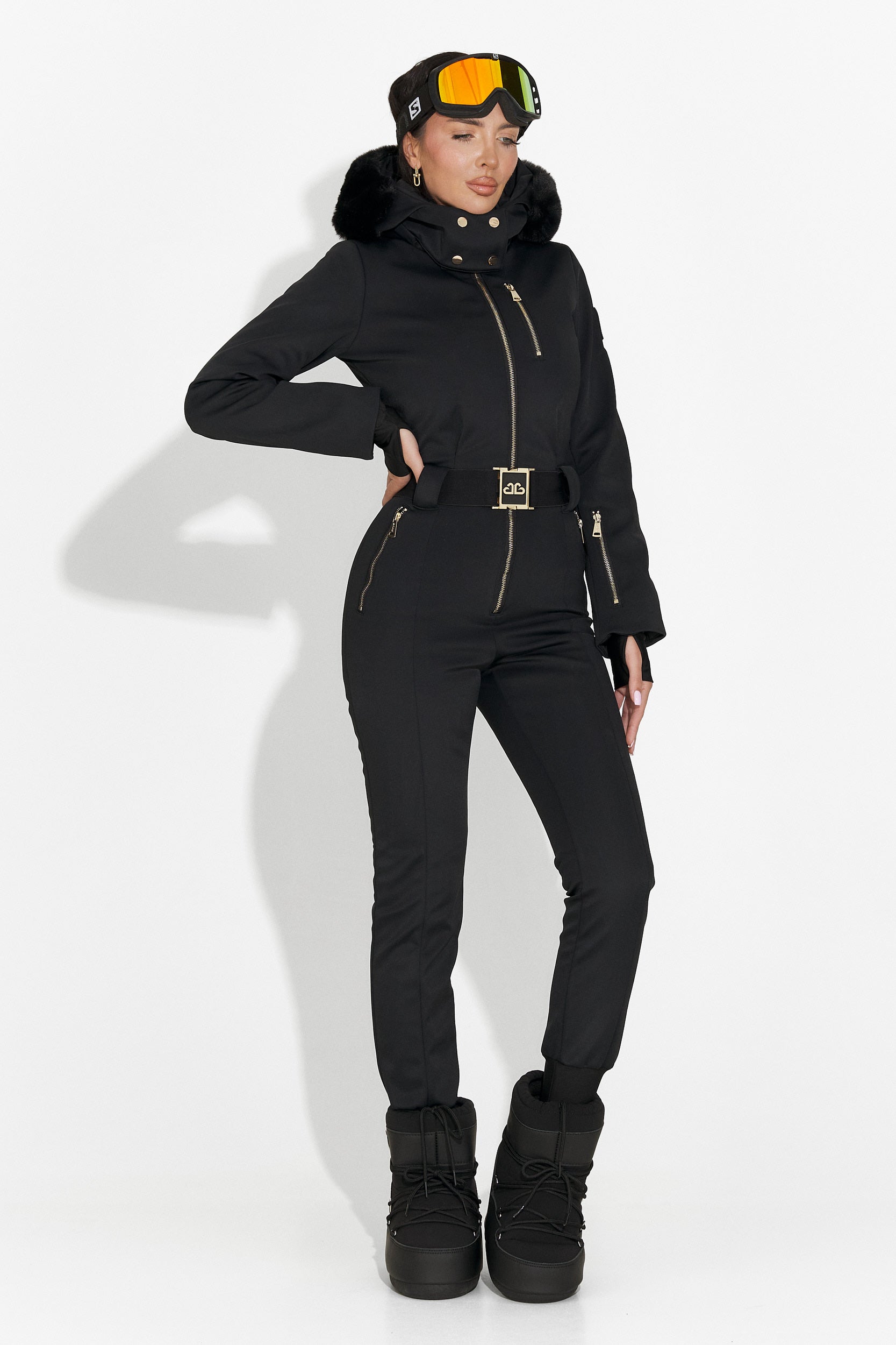 Черен спортен ски комбинезон на Фросина Богас