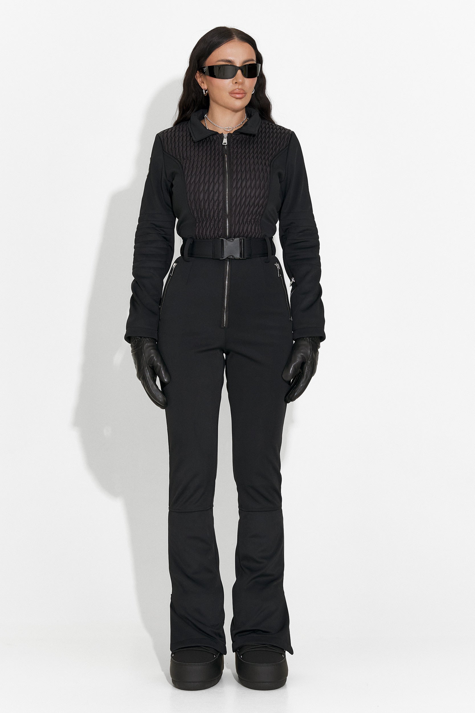 Черен спортен ски-комбинезон на Жорена Богас