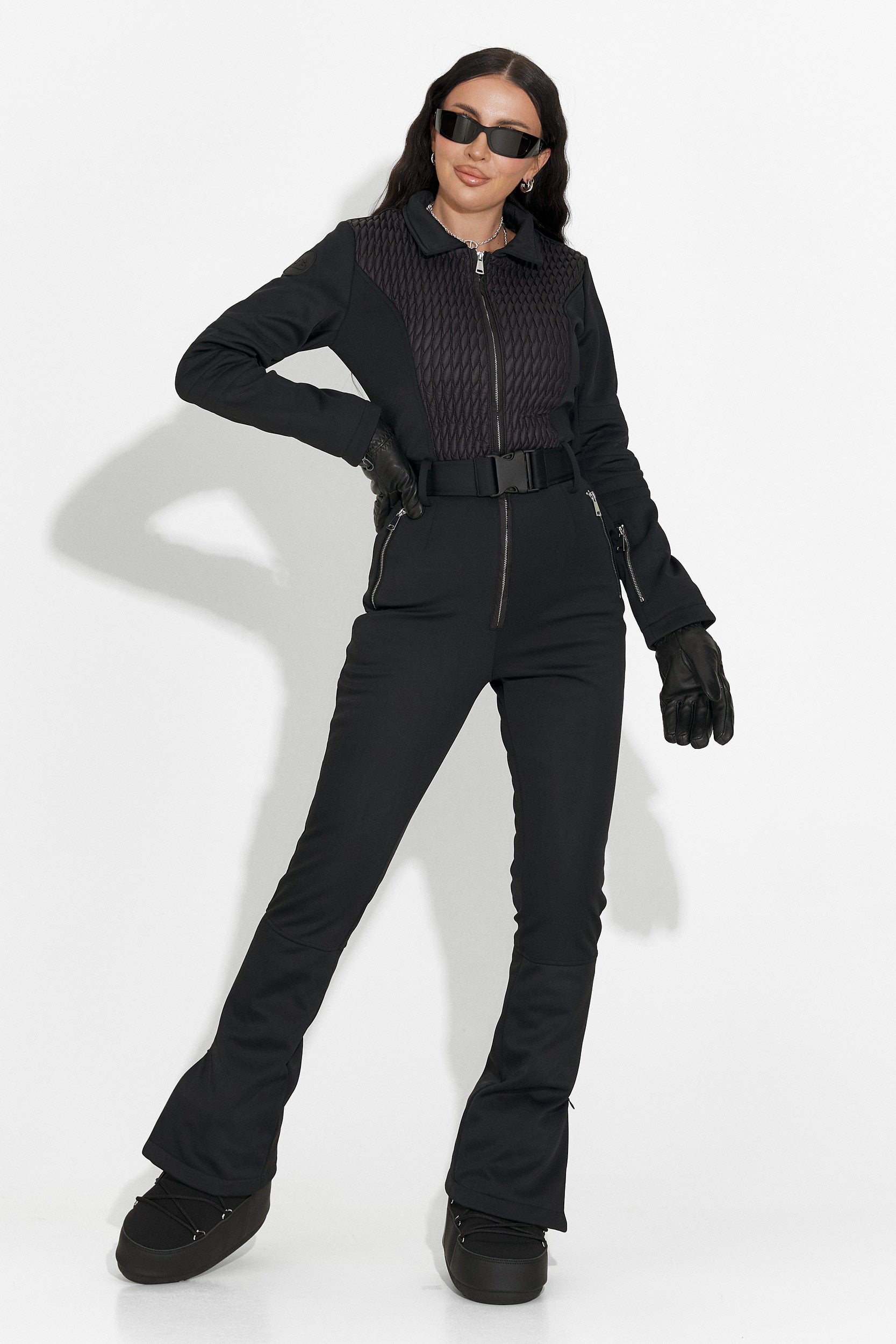 Черен спортен ски-комбинезон на Жорена Богас