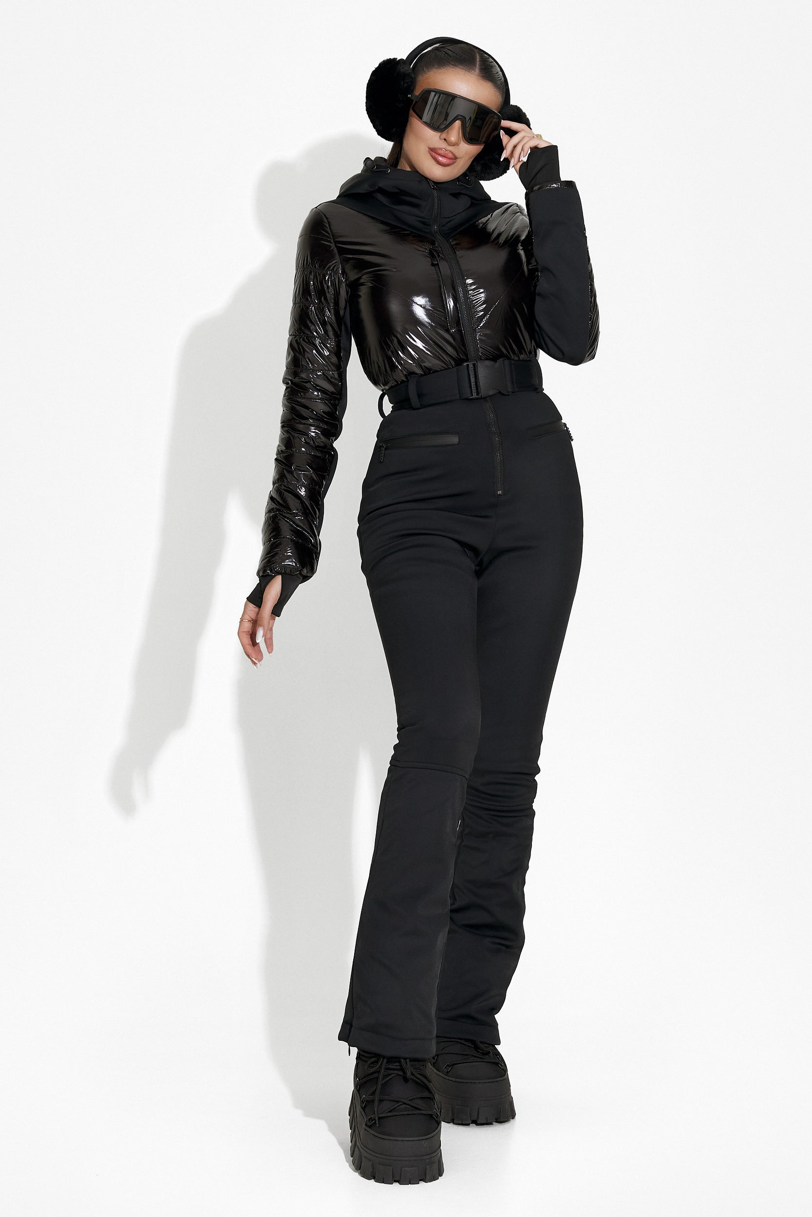 Черен спортен ски комбинезон на Ливана Богас