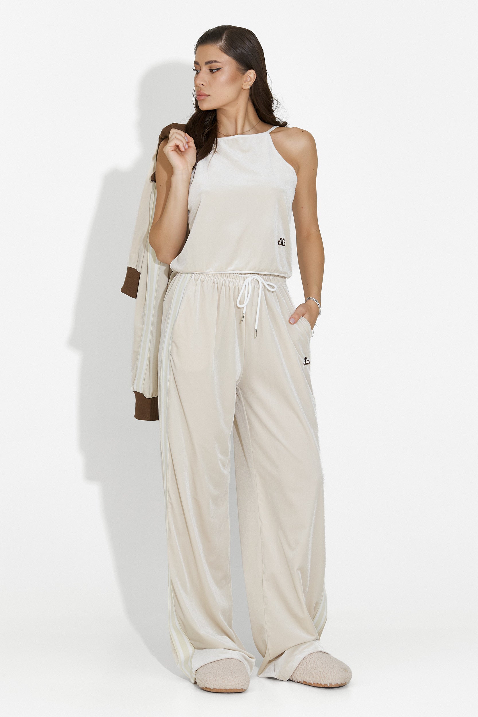 Дамско спортно облекло в бежово от Chanela Bogas