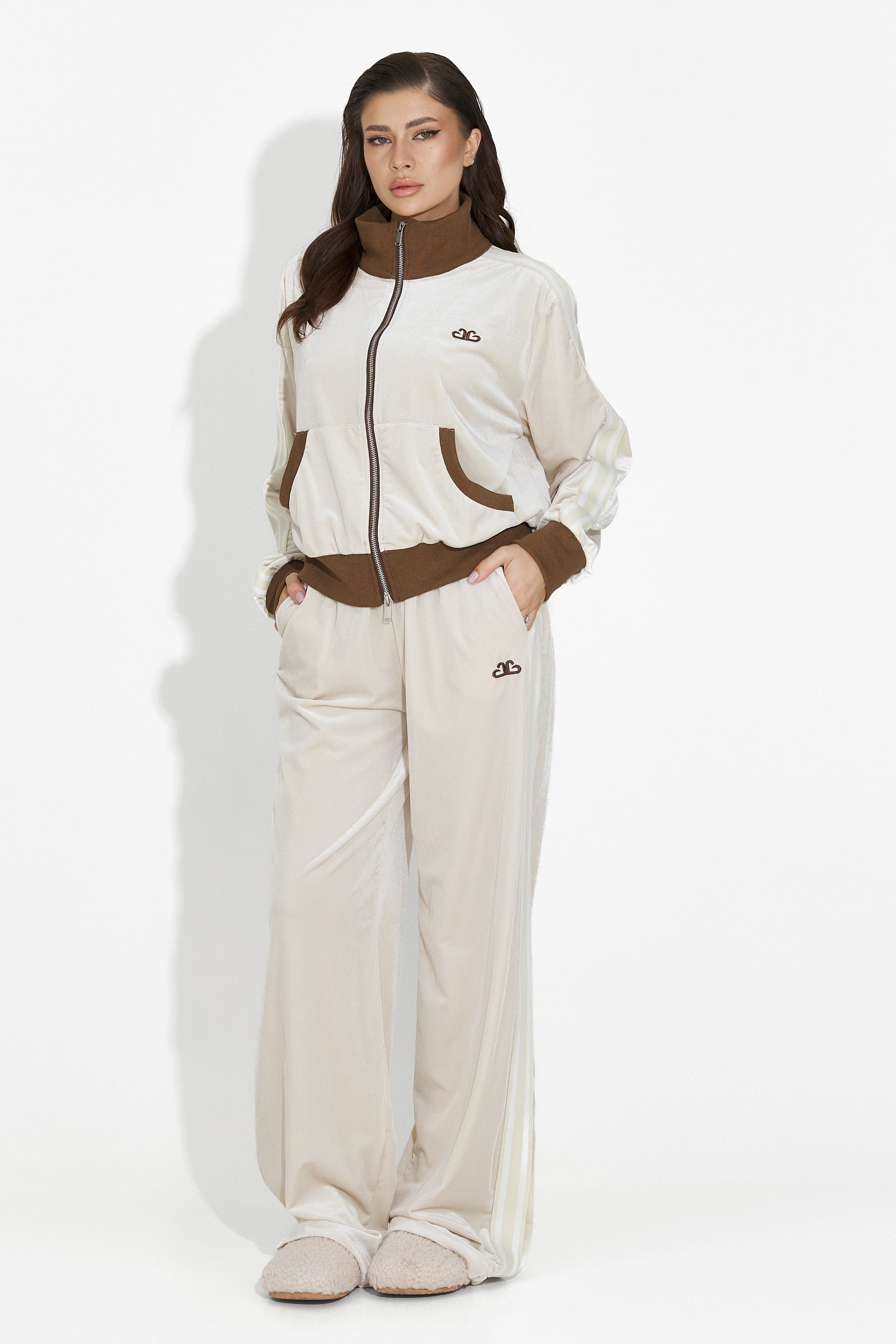 Дамско спортно облекло в бежово от Chanela Bogas