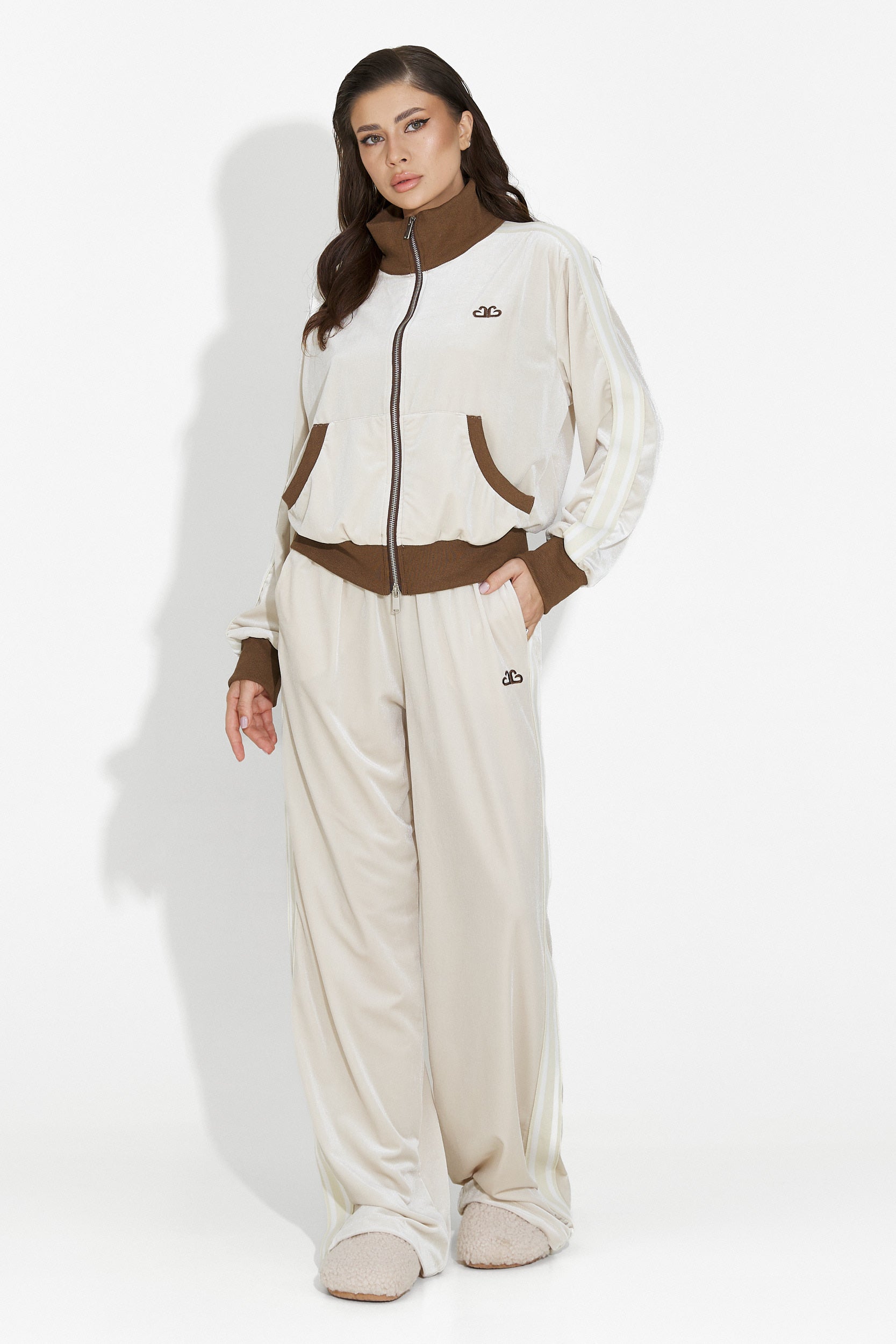 Дамско спортно облекло в бежово от Chanela Bogas