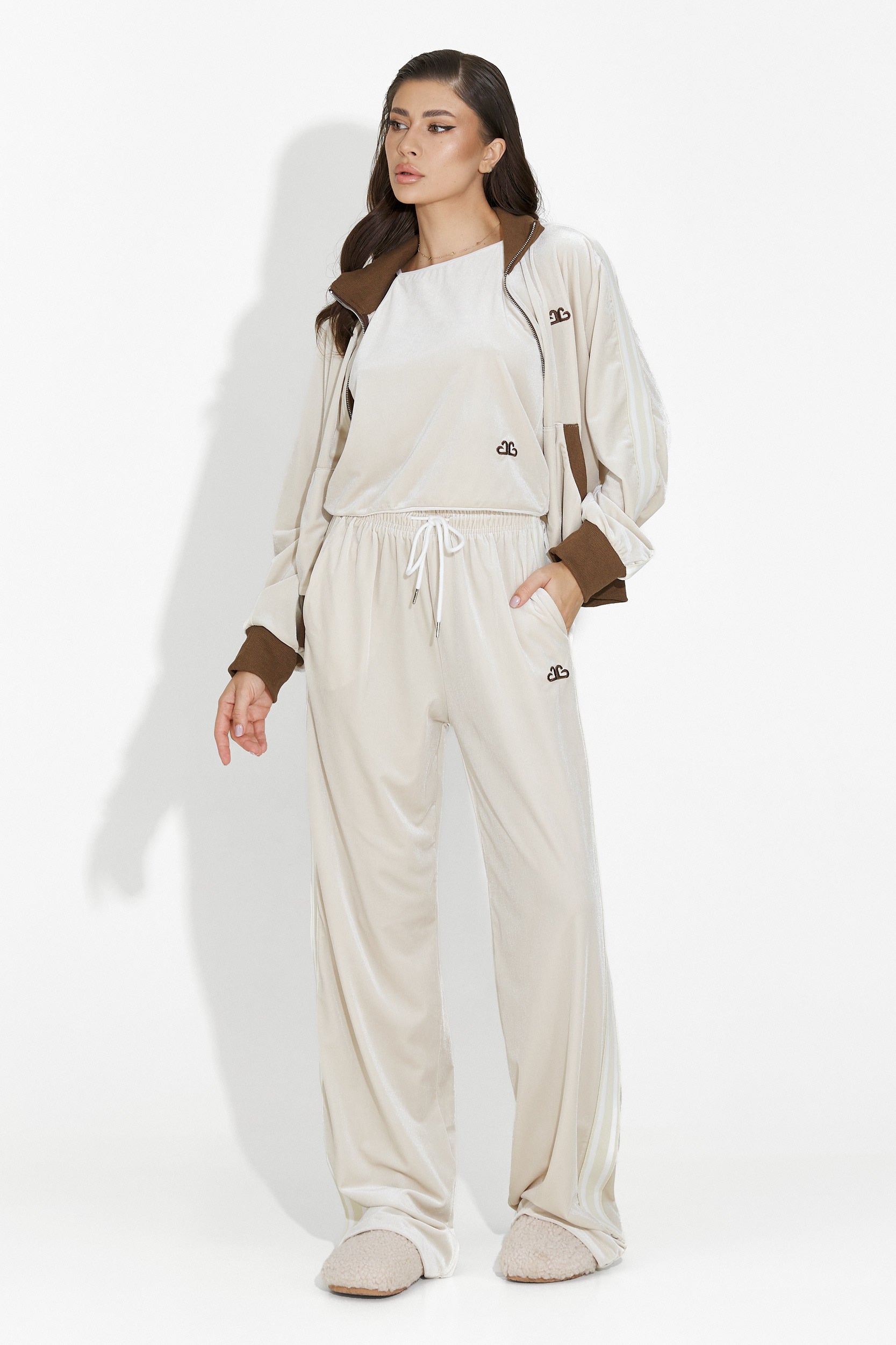 Дамско спортно облекло в бежово от Chanela Bogas