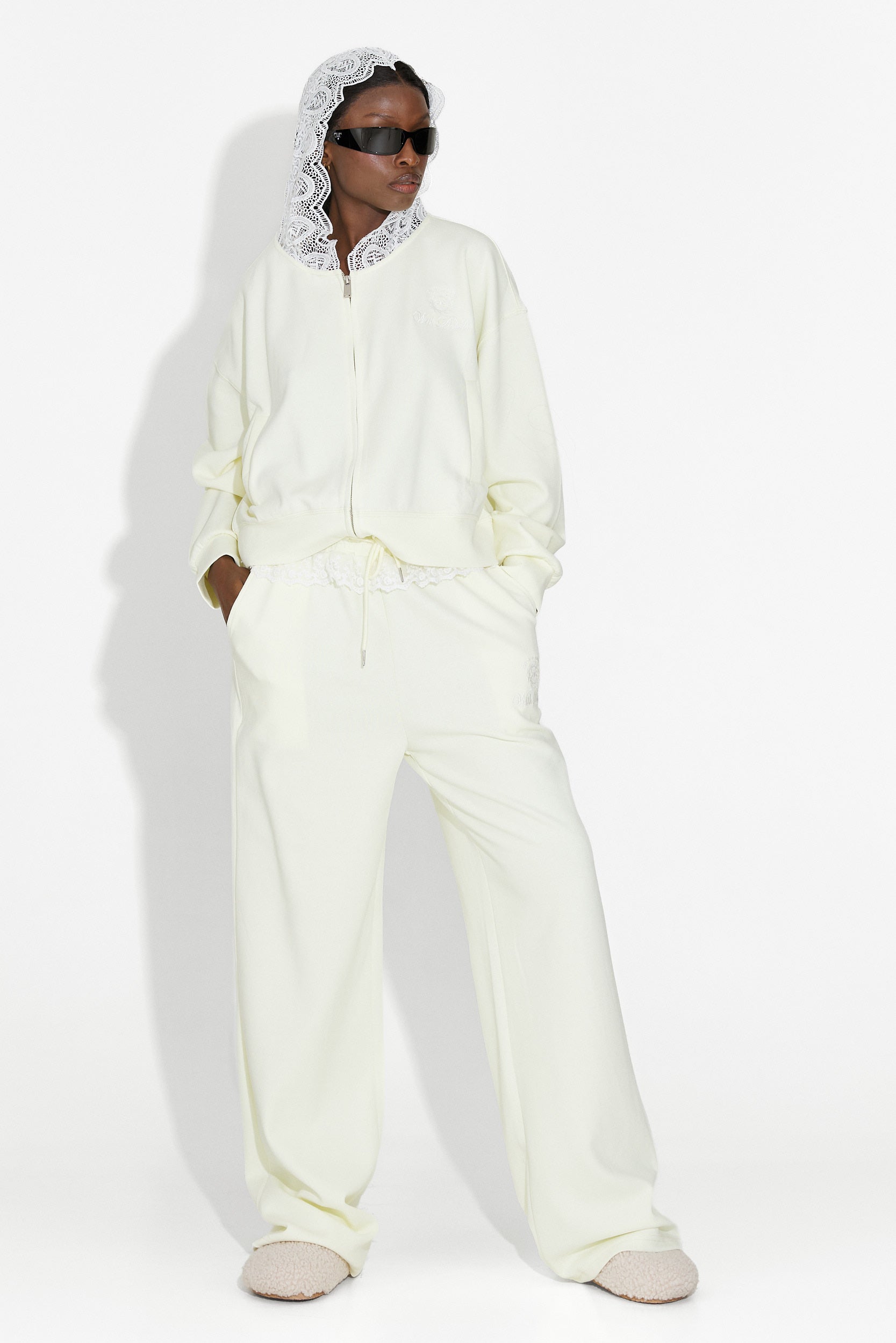 Дамски спортен екип в бежово Kiva Bogas