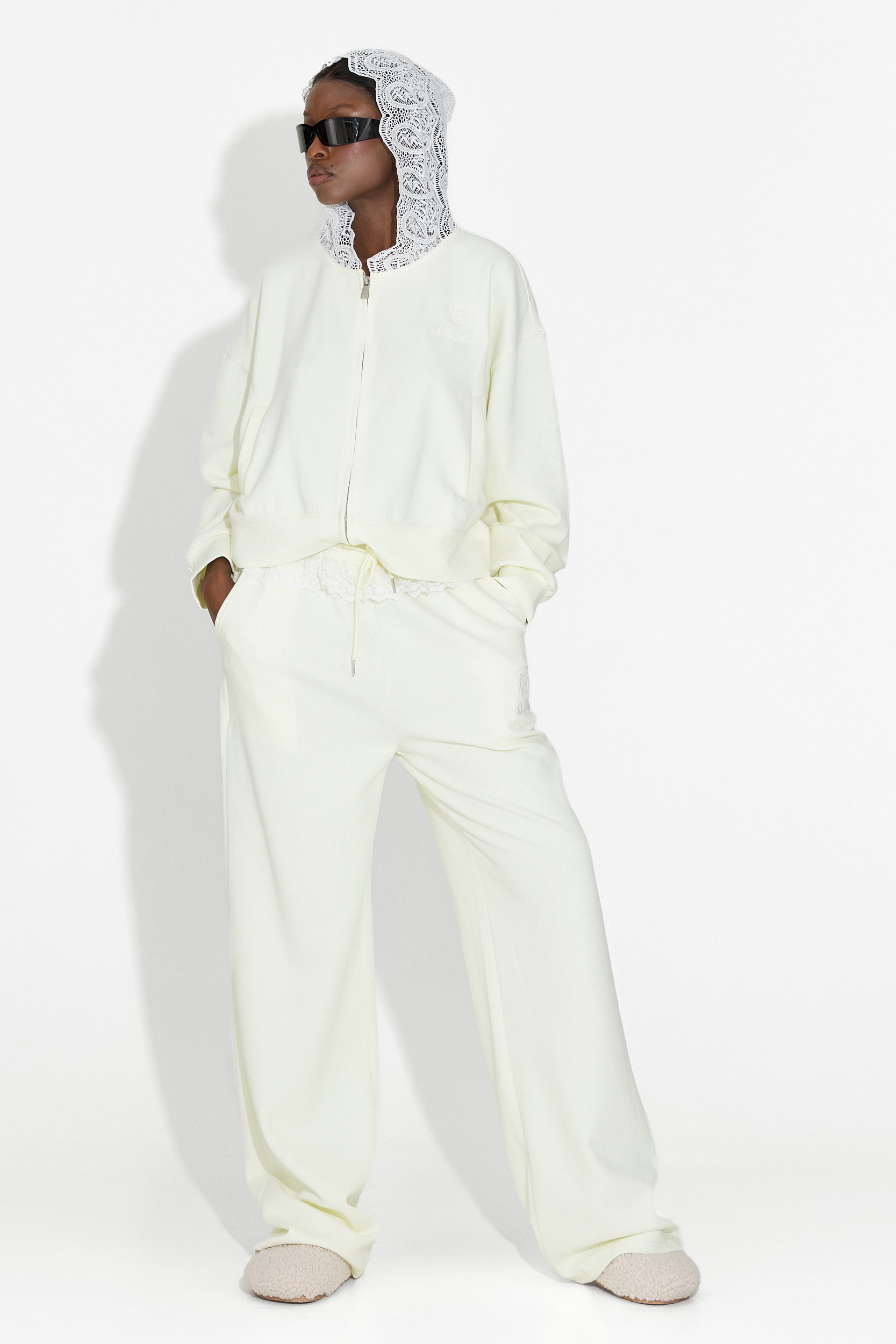 Дамски спортен екип в бежово Kiva Bogas