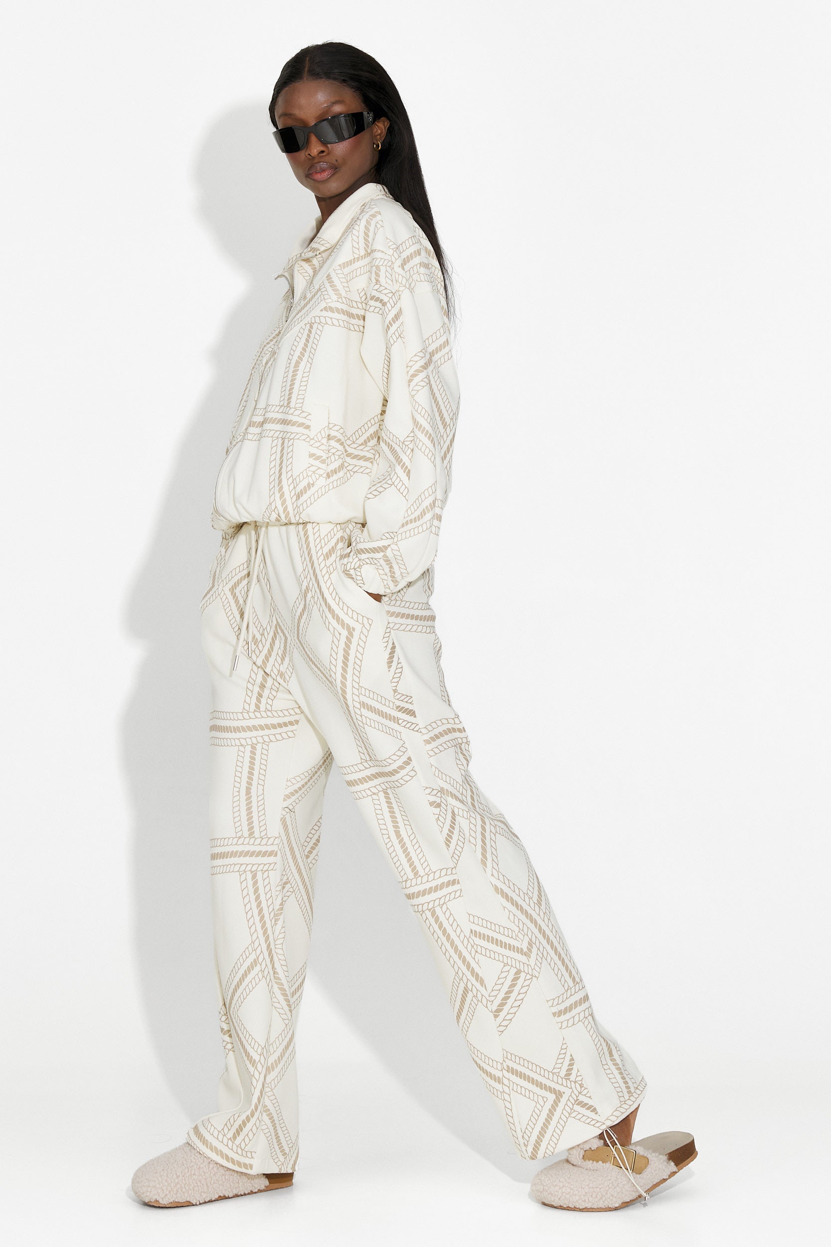 Дамско спортно облекло в бежово от Kristela Bogas