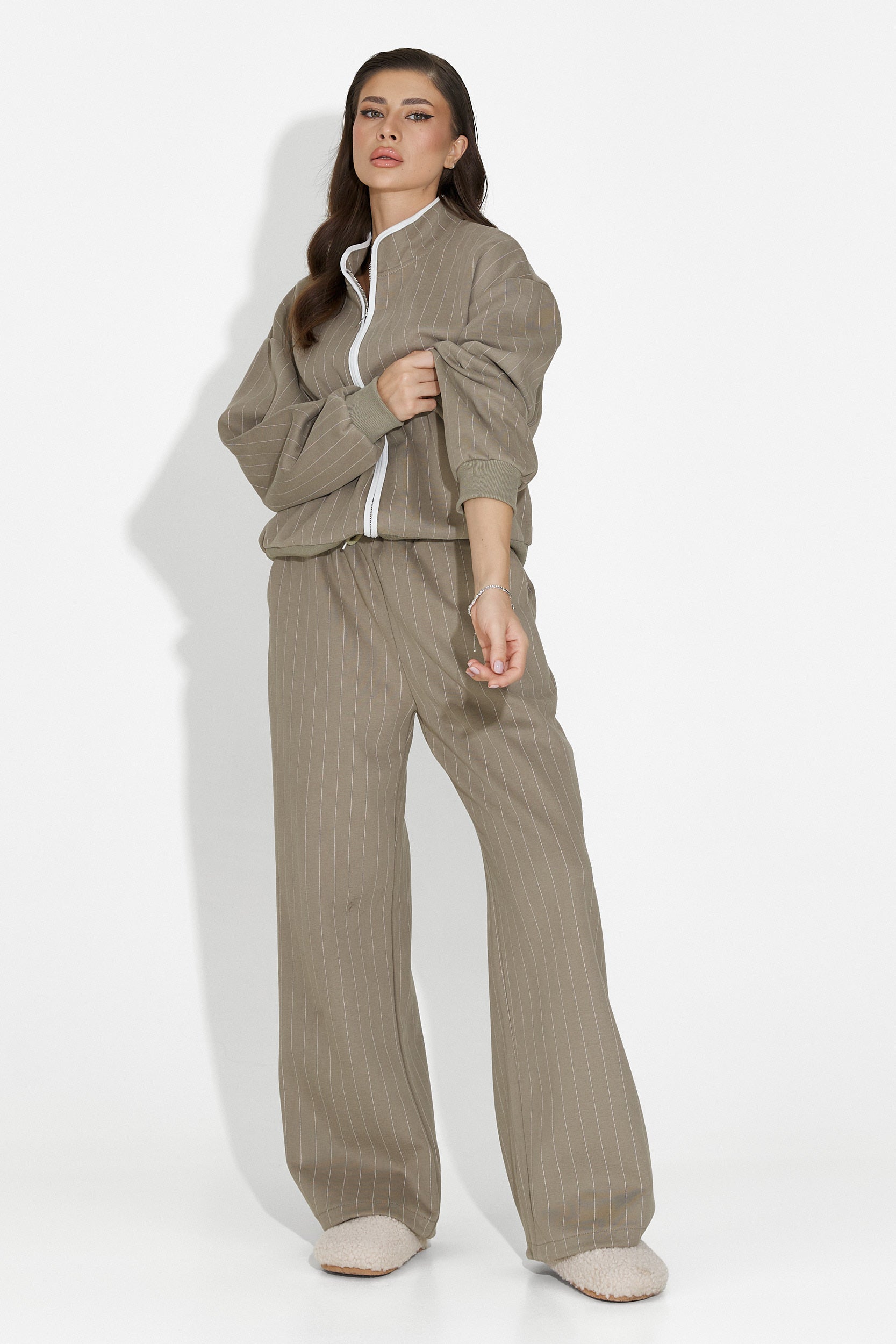 Дамски спортен екип в сиво от Saviera Bogas