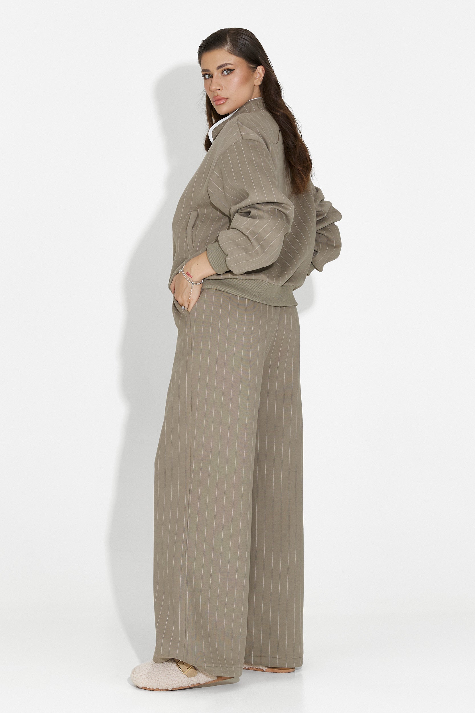 Дамски спортен екип в сиво от Saviera Bogas