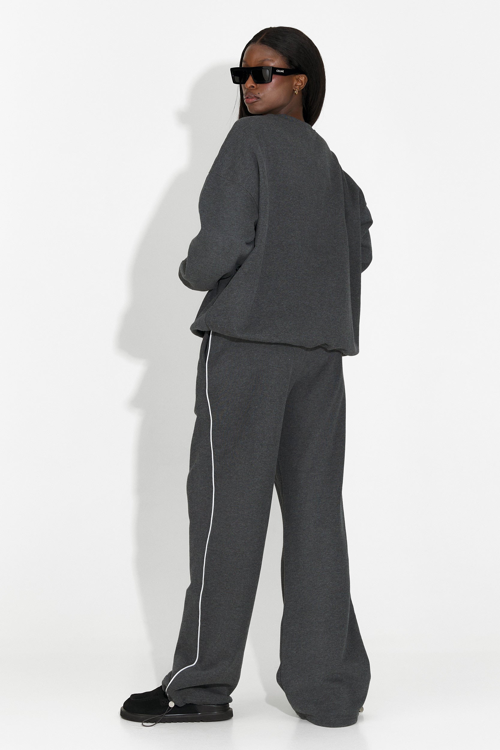 Дамско ежедневно облекло за тренировка в тъмносиво от Pavora Bo