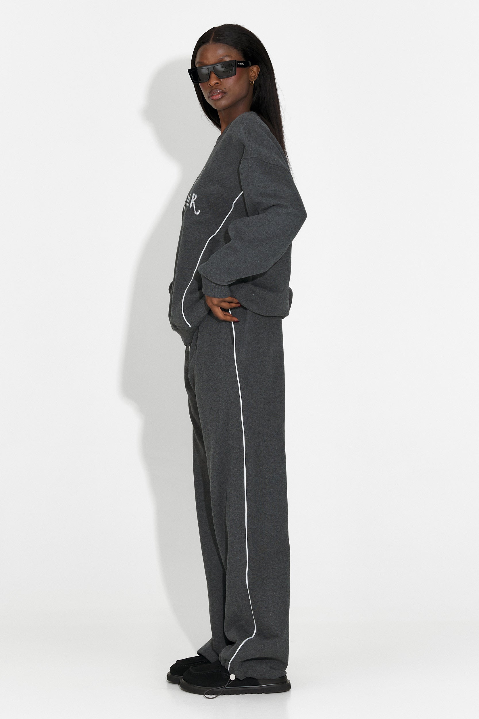 Дамско ежедневно облекло за тренировка в тъмносиво от Pavora Bo