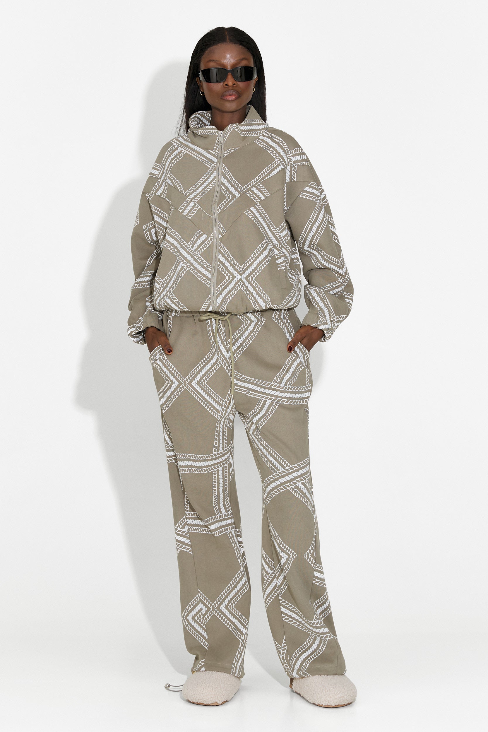 Тренировъчен дамски кежуал костюм в каки цвят от Kristela Bogas