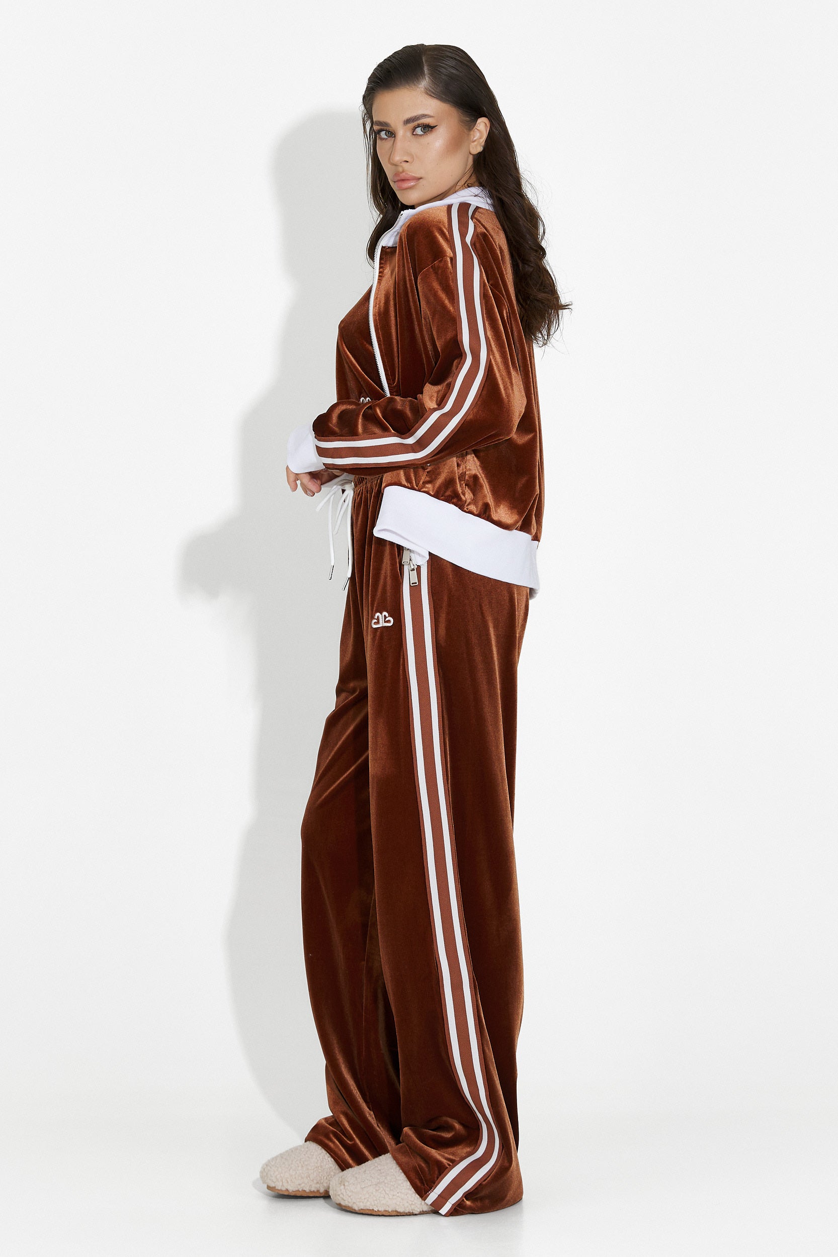 Дамско кежуал облекло в кафяво от Chanela Bogas