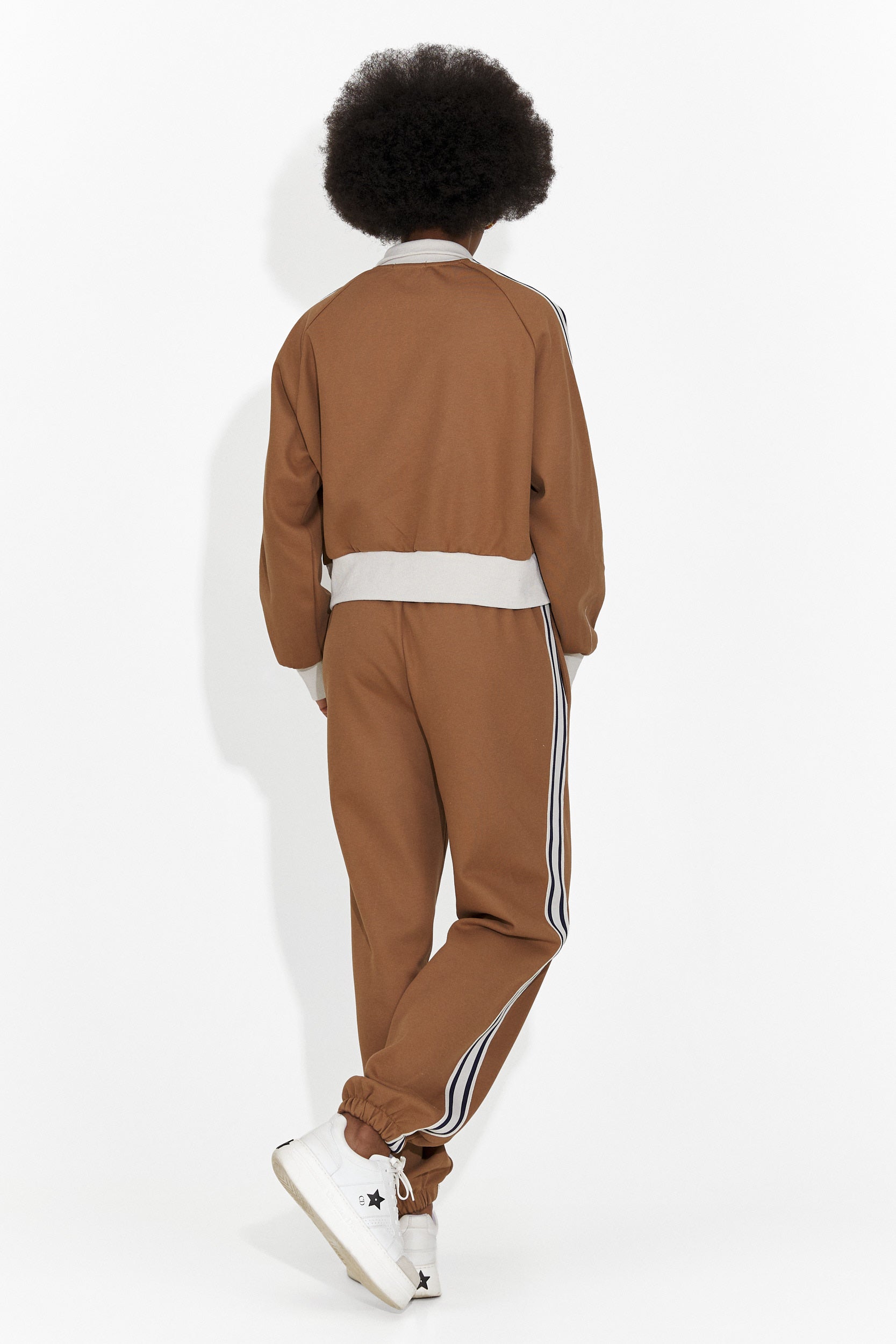 Ежедневен кафяв дамски анцуг Taisha Bogas