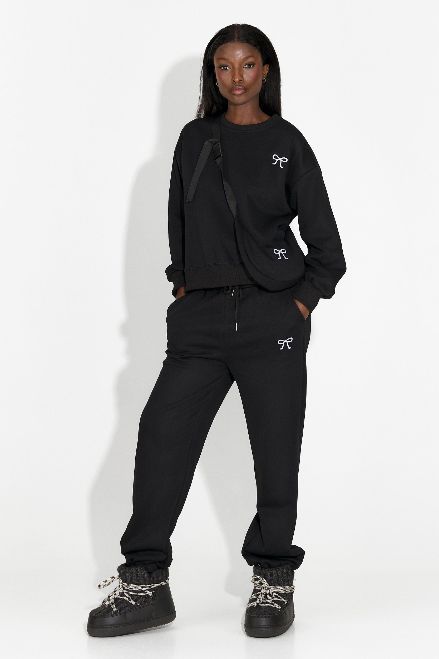 Дамско ежедневно облекло за тренировка в черно от Serelis Bogas