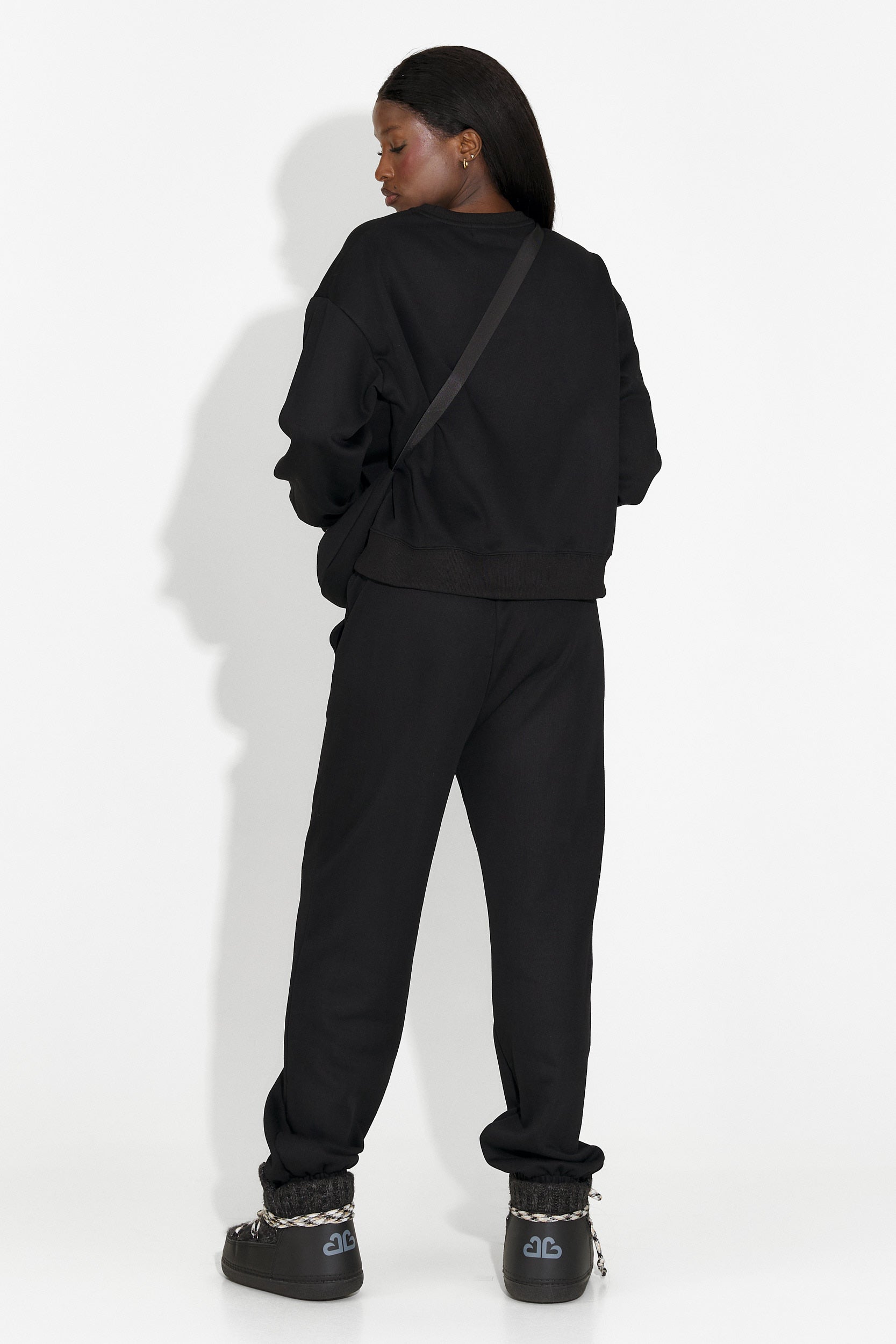 Дамско ежедневно облекло за тренировка в черно от Serelis Bogas