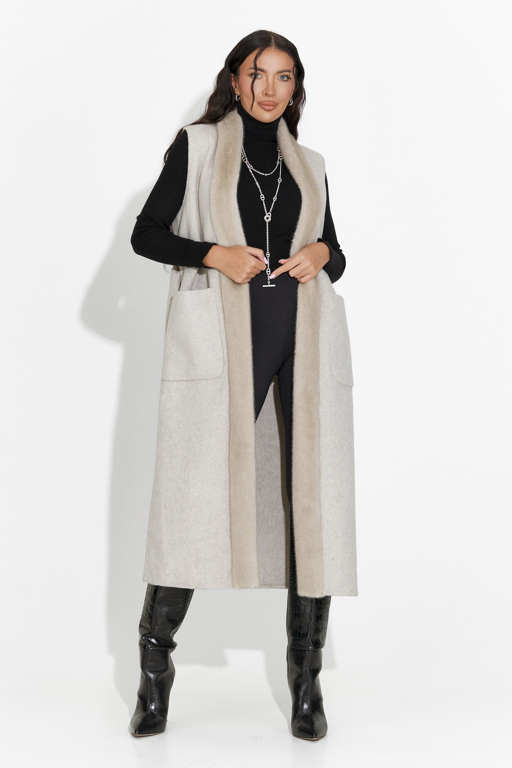 Елегантен дамски елек бежов Brania Bogas