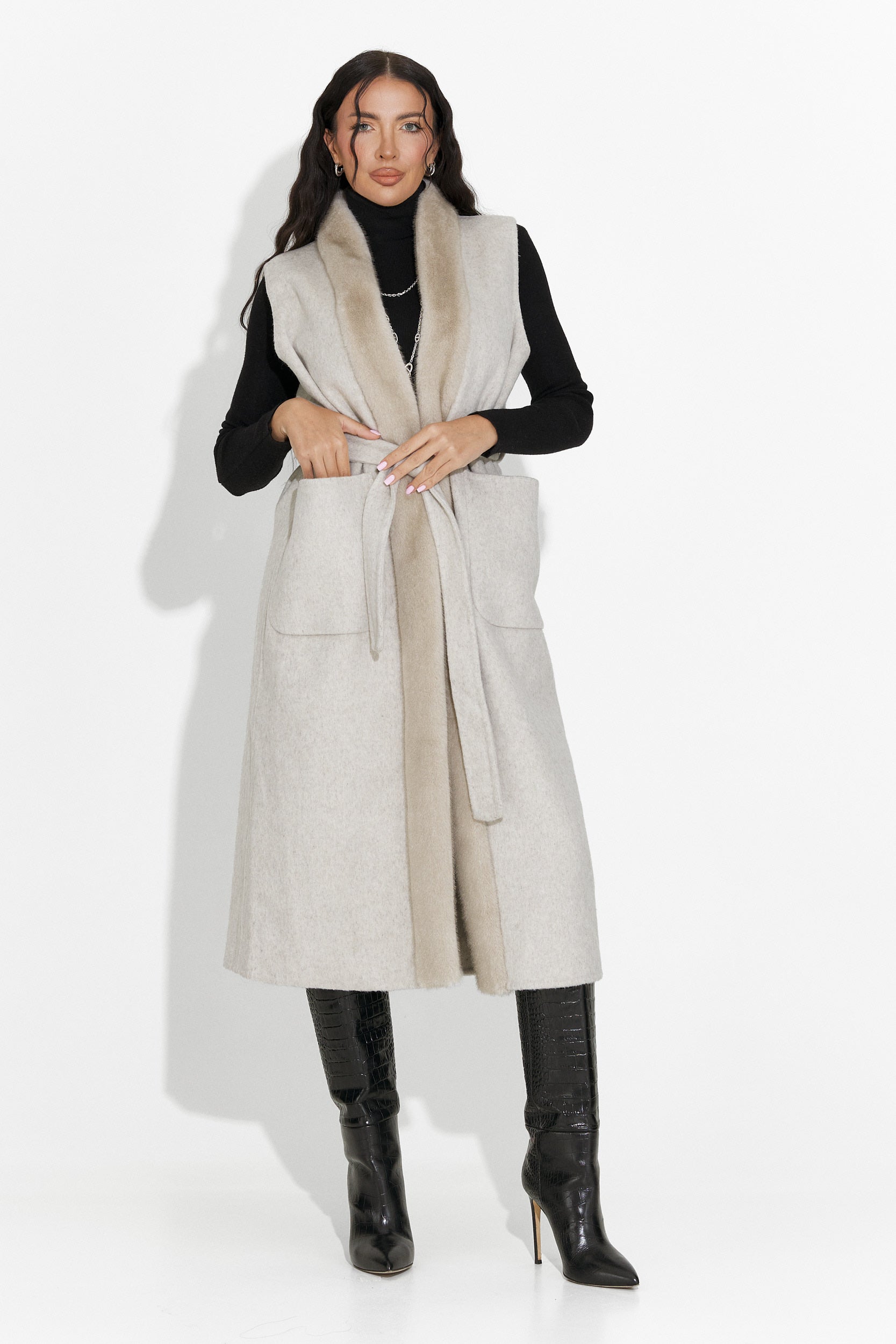 Елегантен дамски елек бежов Brania Bogas