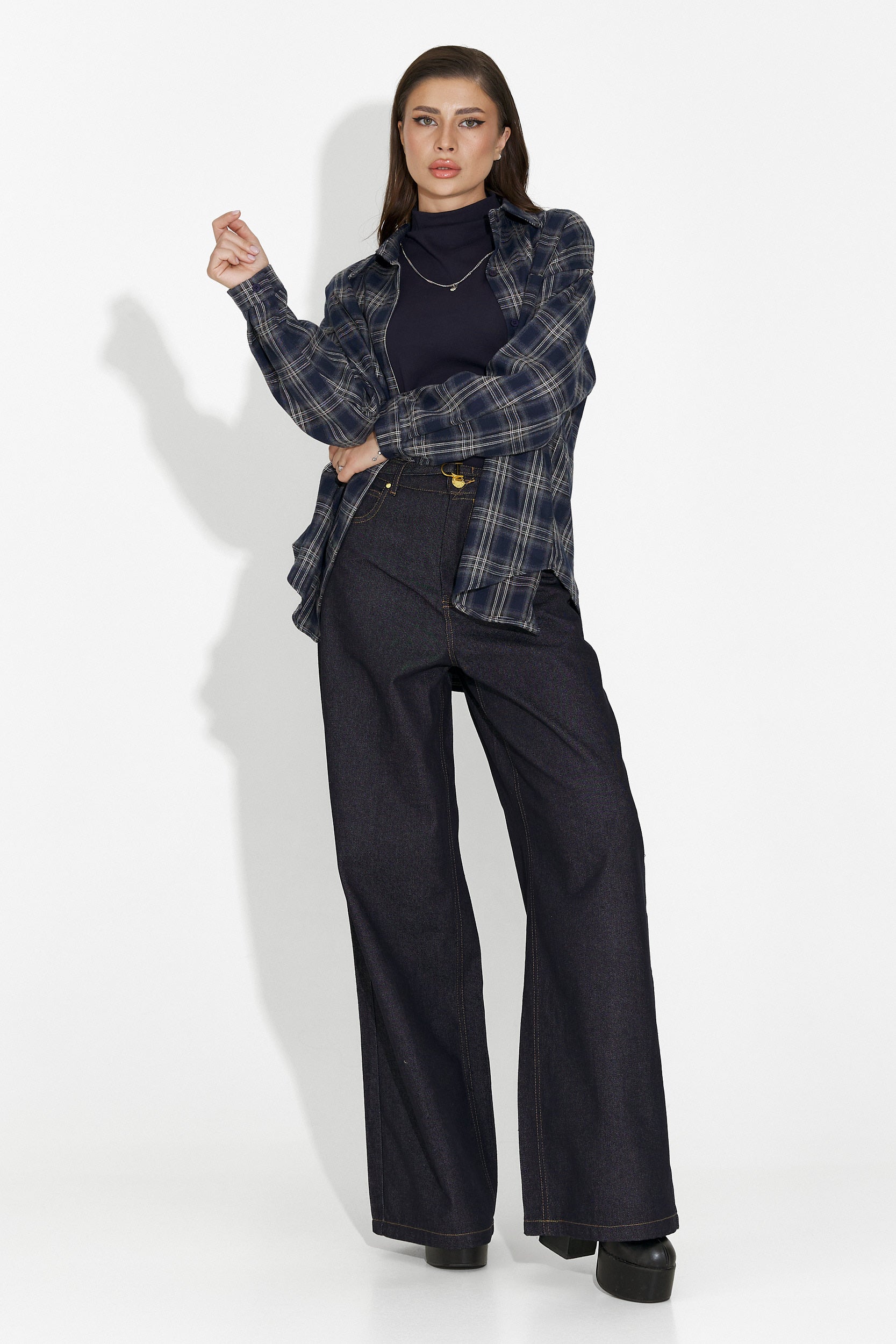 Дамски кежуал дънки в тъмносиньо от Flovira Bogas