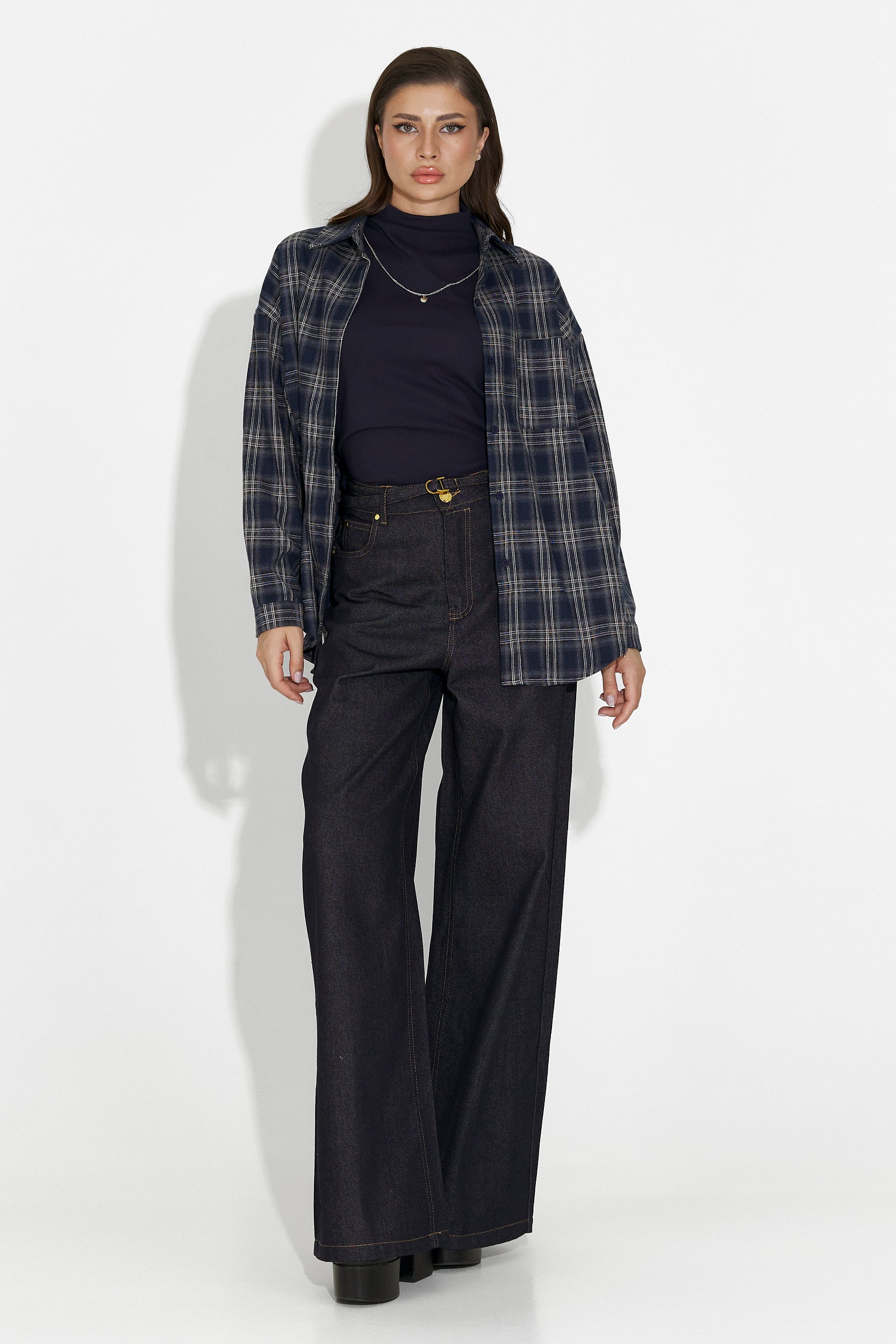 Дамски кежуал дънки в тъмносиньо от Flovira Bogas