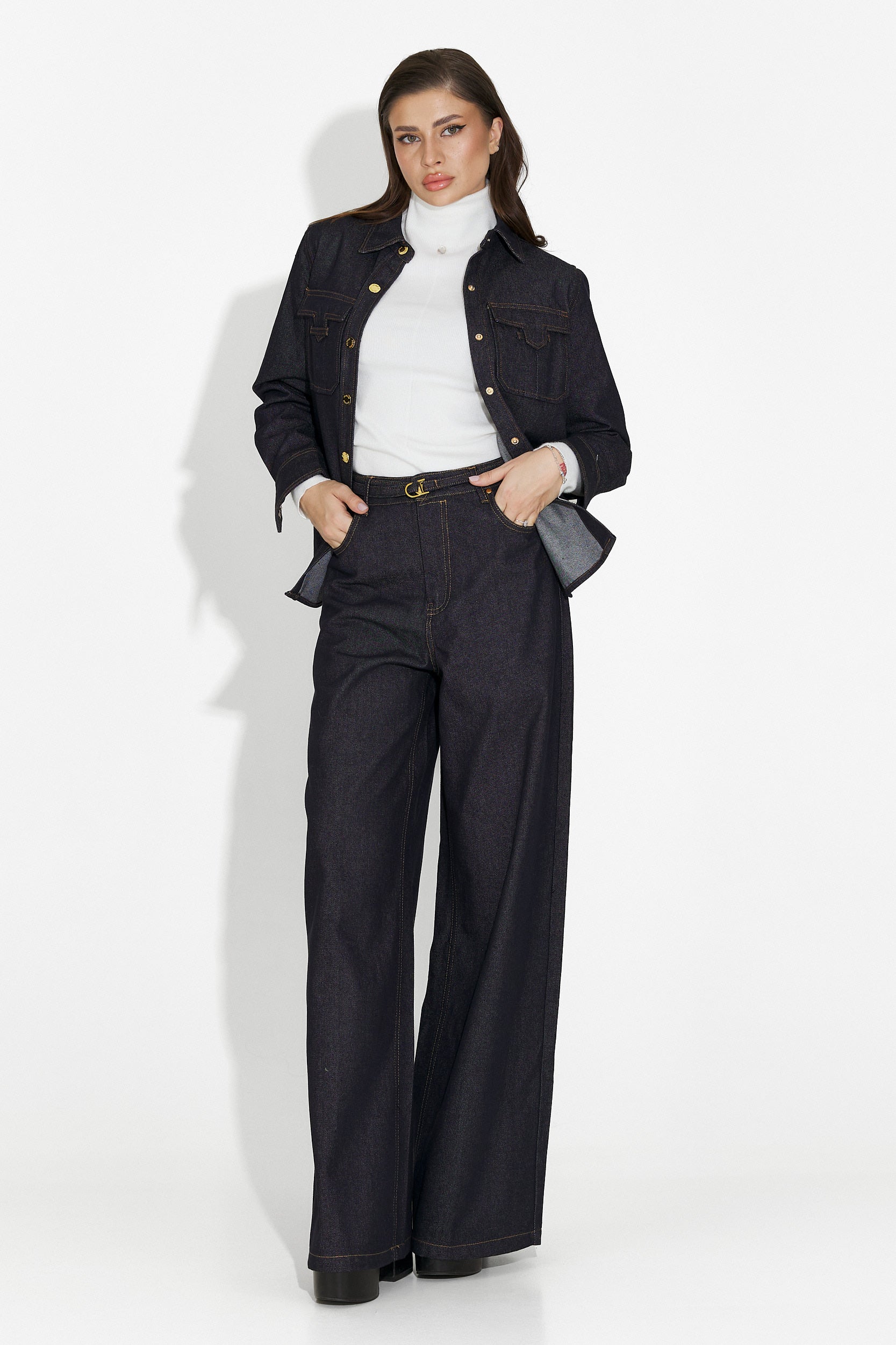 Дамски кежуал дънки в тъмносиньо от Flovira Bogas