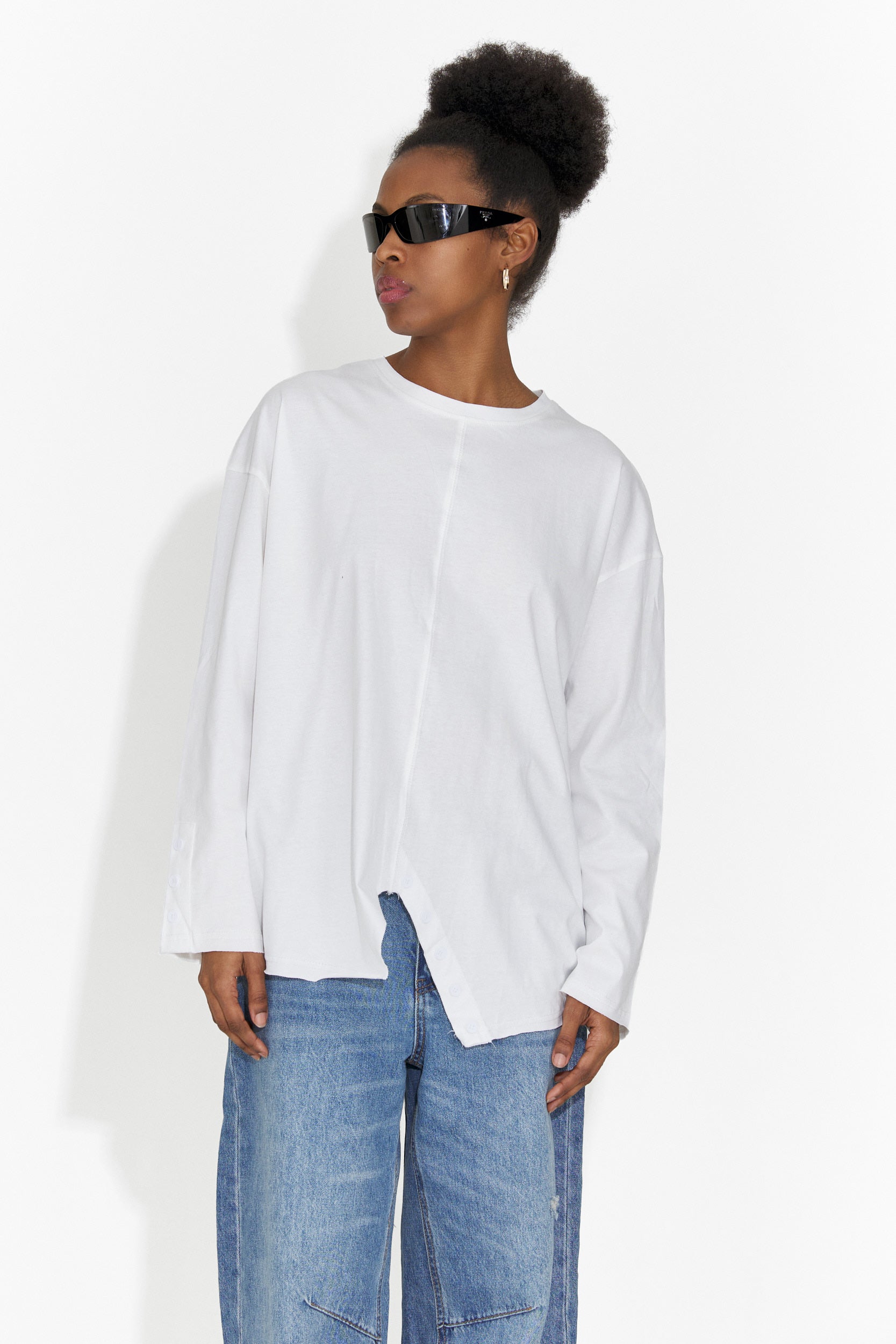 Спортна бяла блуза за дами от Chandana Bogas