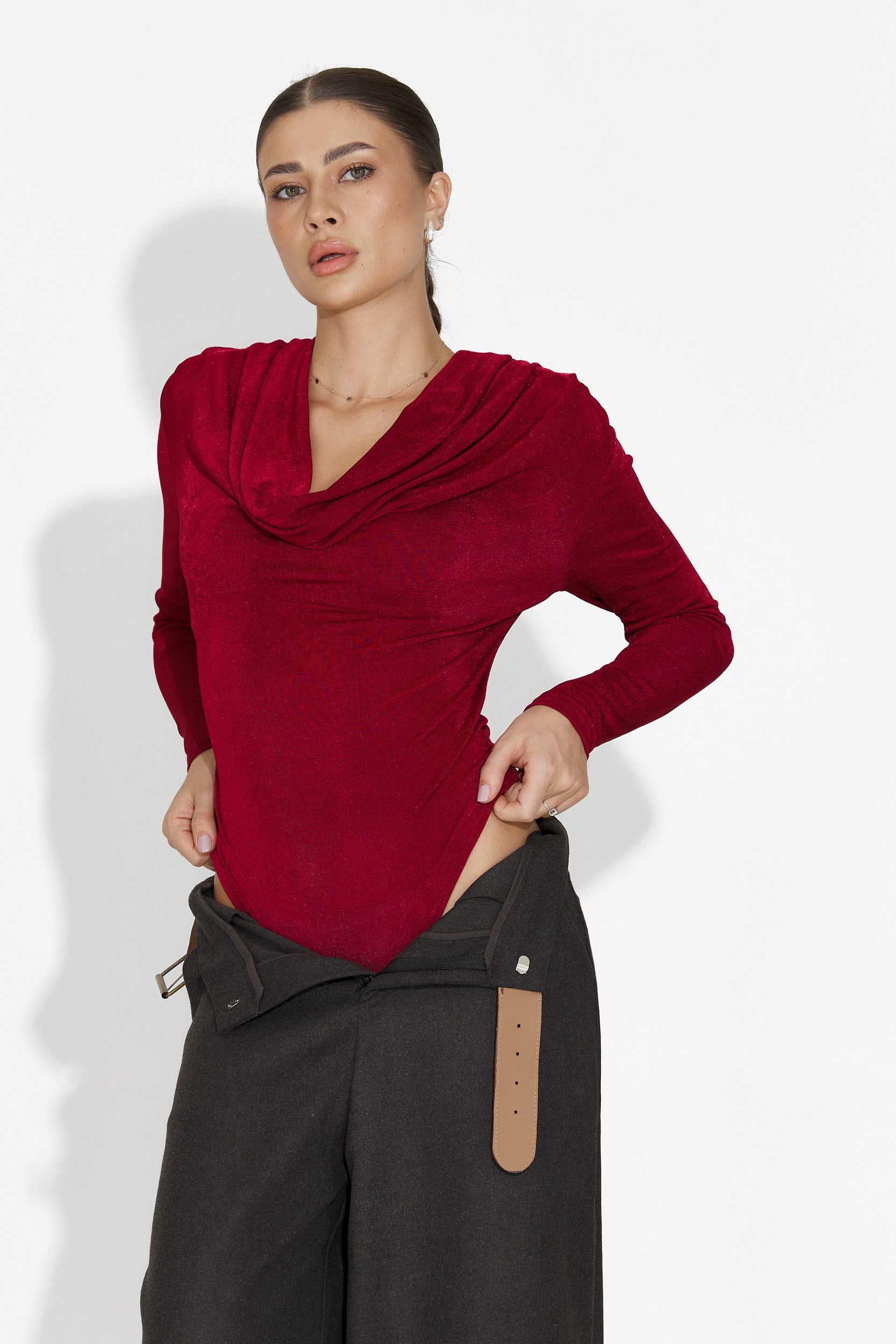 Елегантен дамски боди в червено от Sikada Bogas