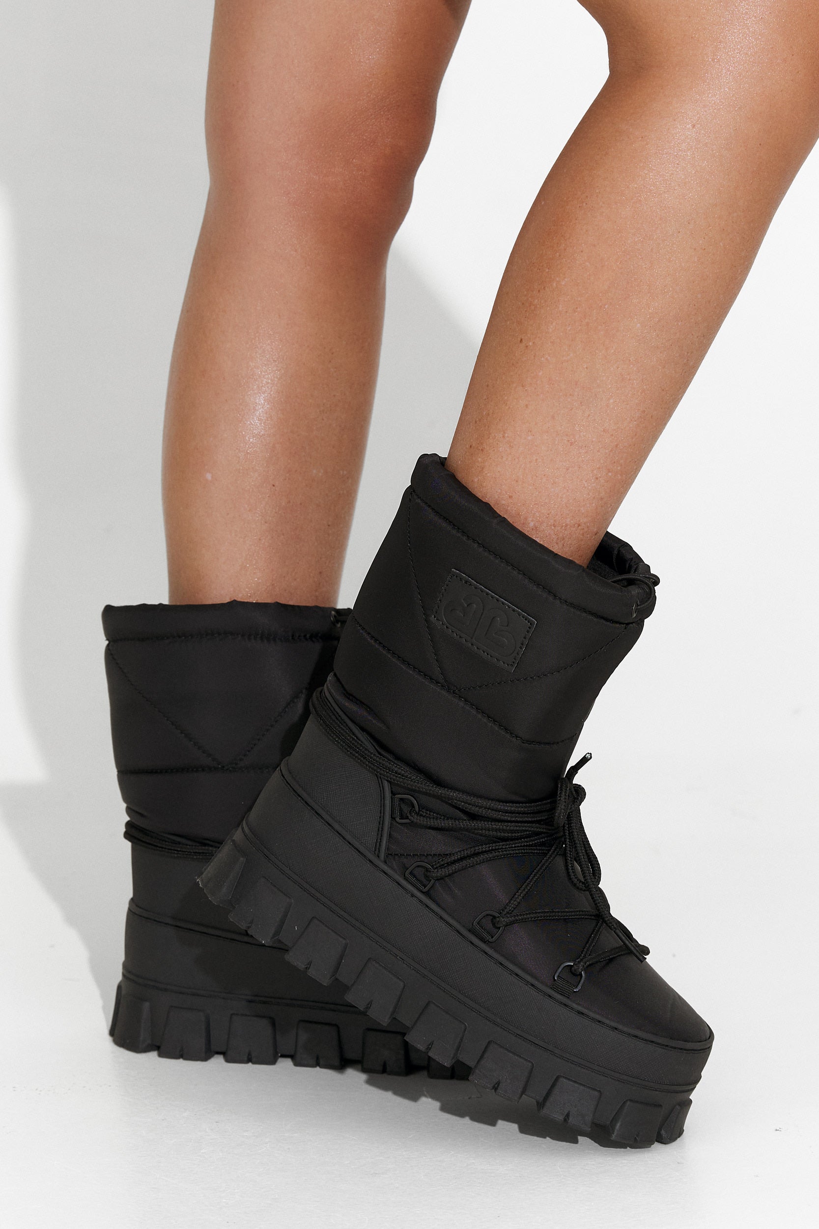 Дамски ботуши черни Vanesia Bogas