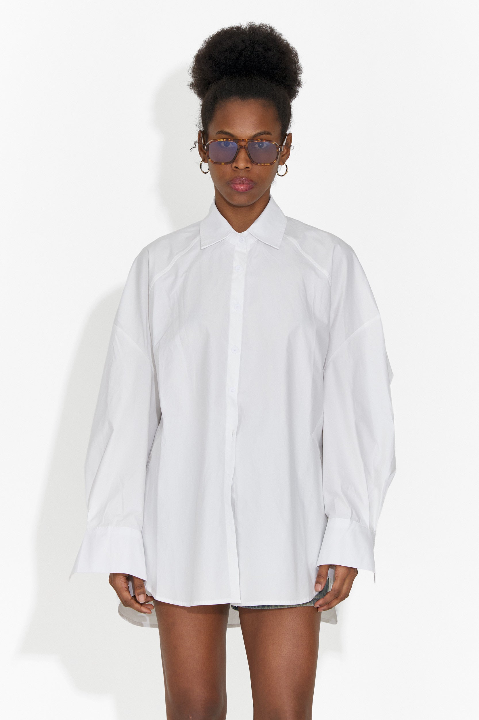 Бяла дамска ежедневна риза Abrienda Bogas