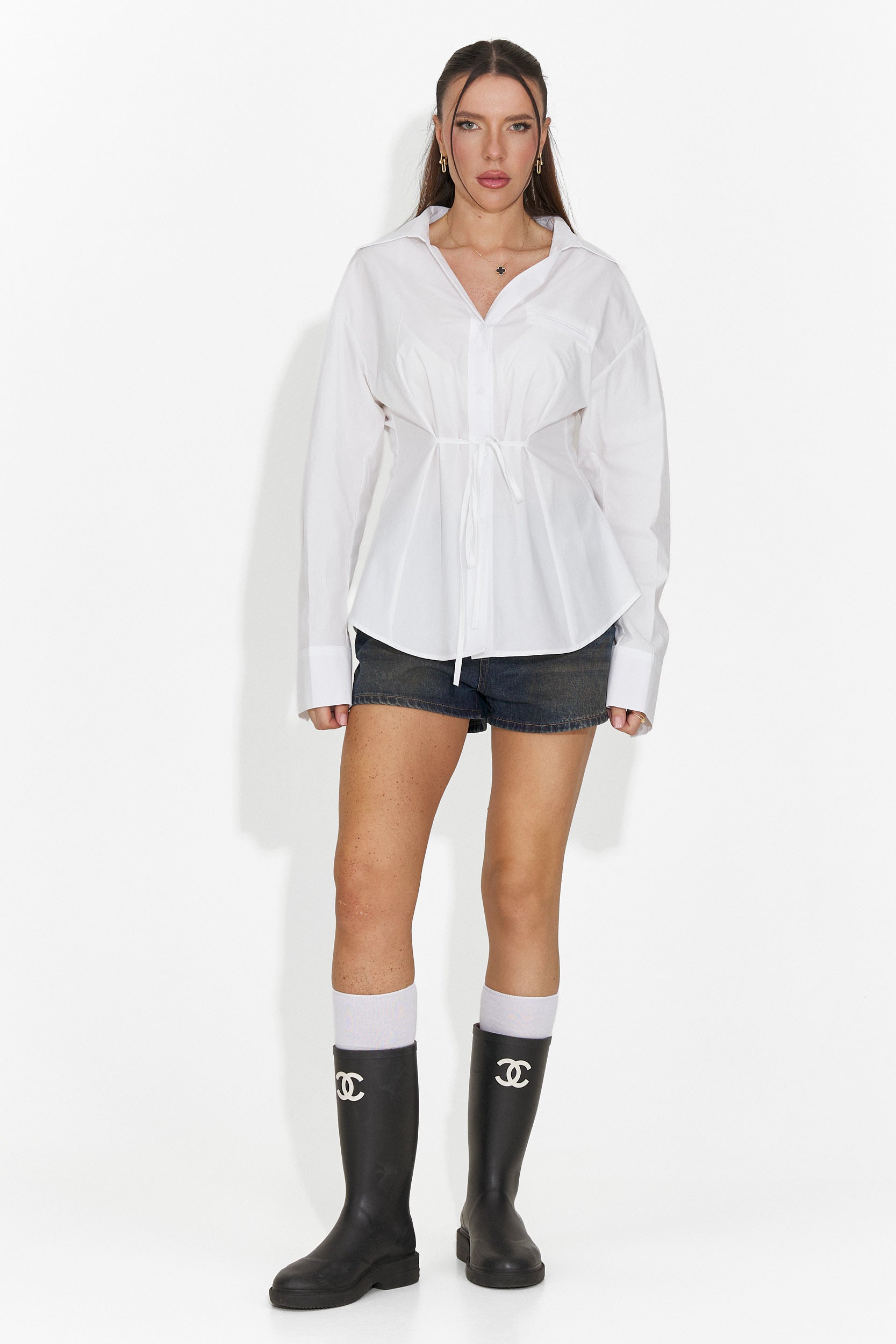 Елегантна бяла дамска риза Alesya Bogas