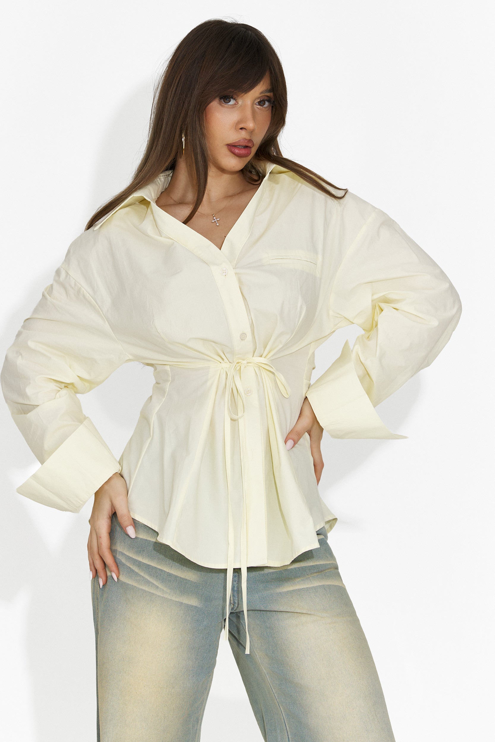 Елегантна жълта дамска риза на Алеся Богас