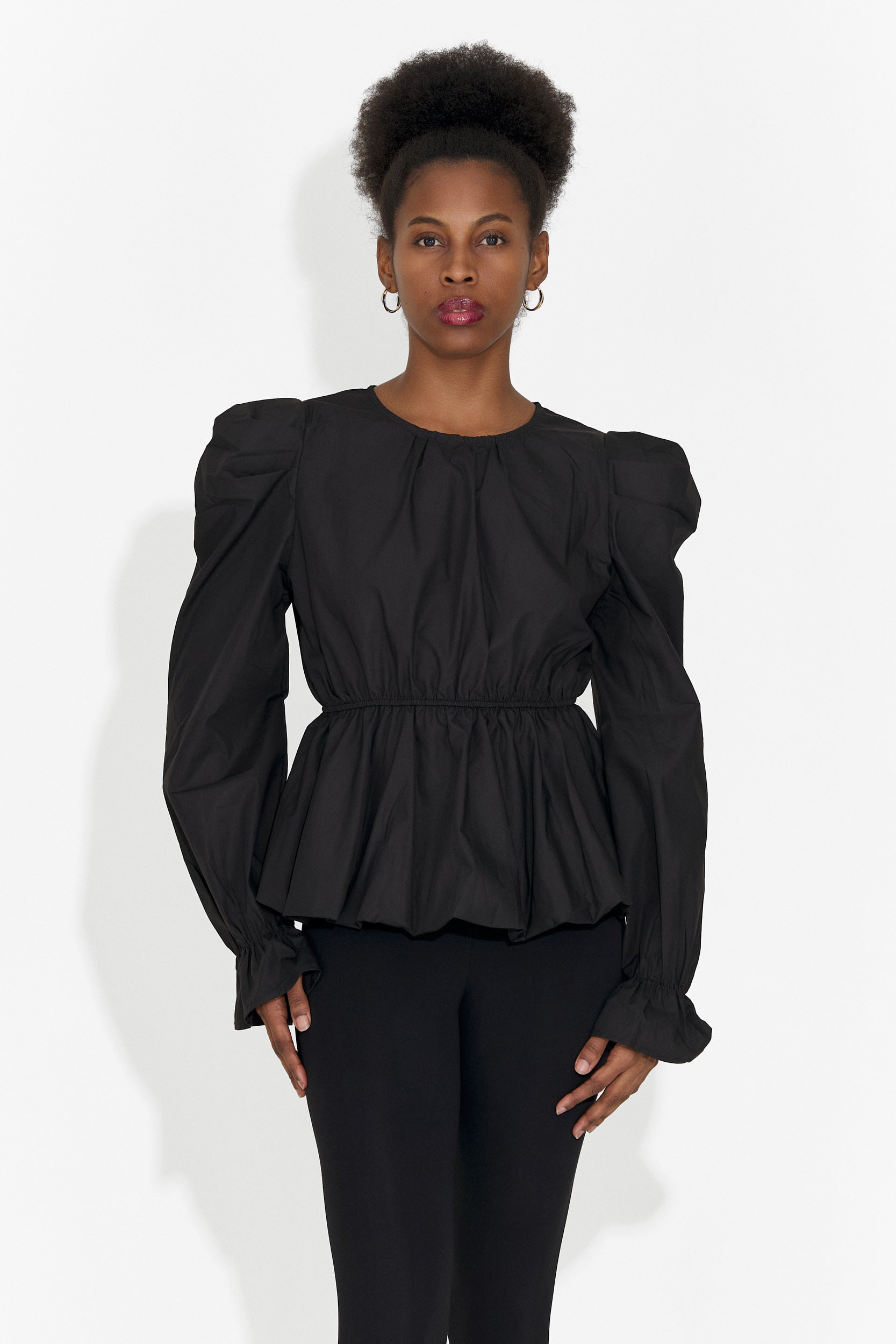 Елегантна черна блуза за дами от Lindalia Bogas